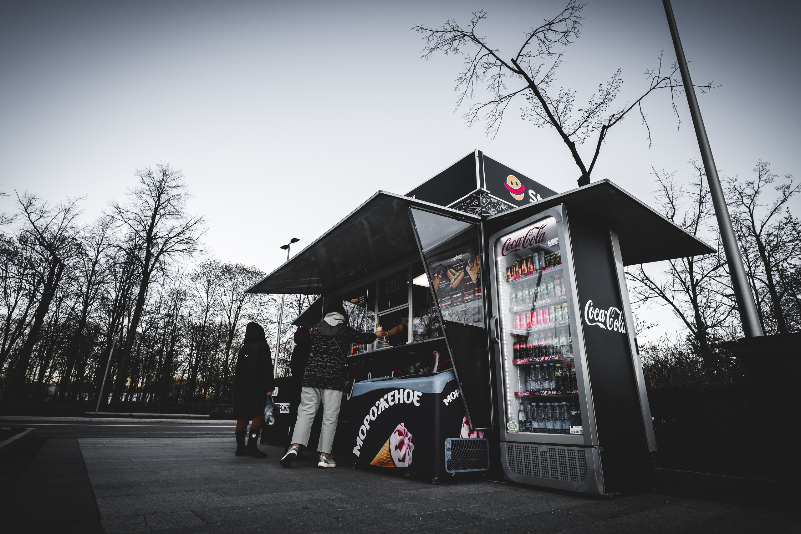 Ларек с хотдогами Stardogs в Лужниках