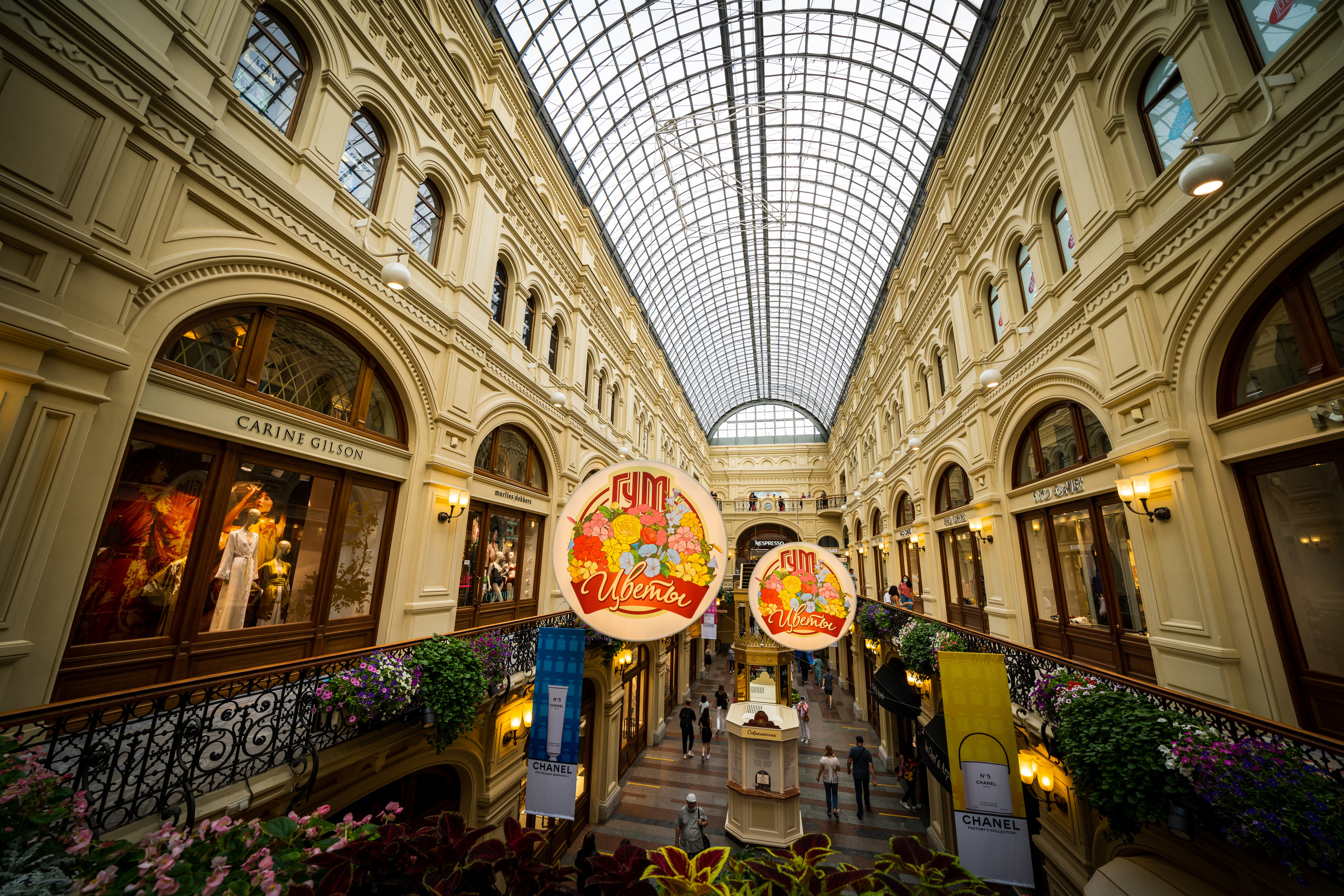 Внутри ГУМа в Москве