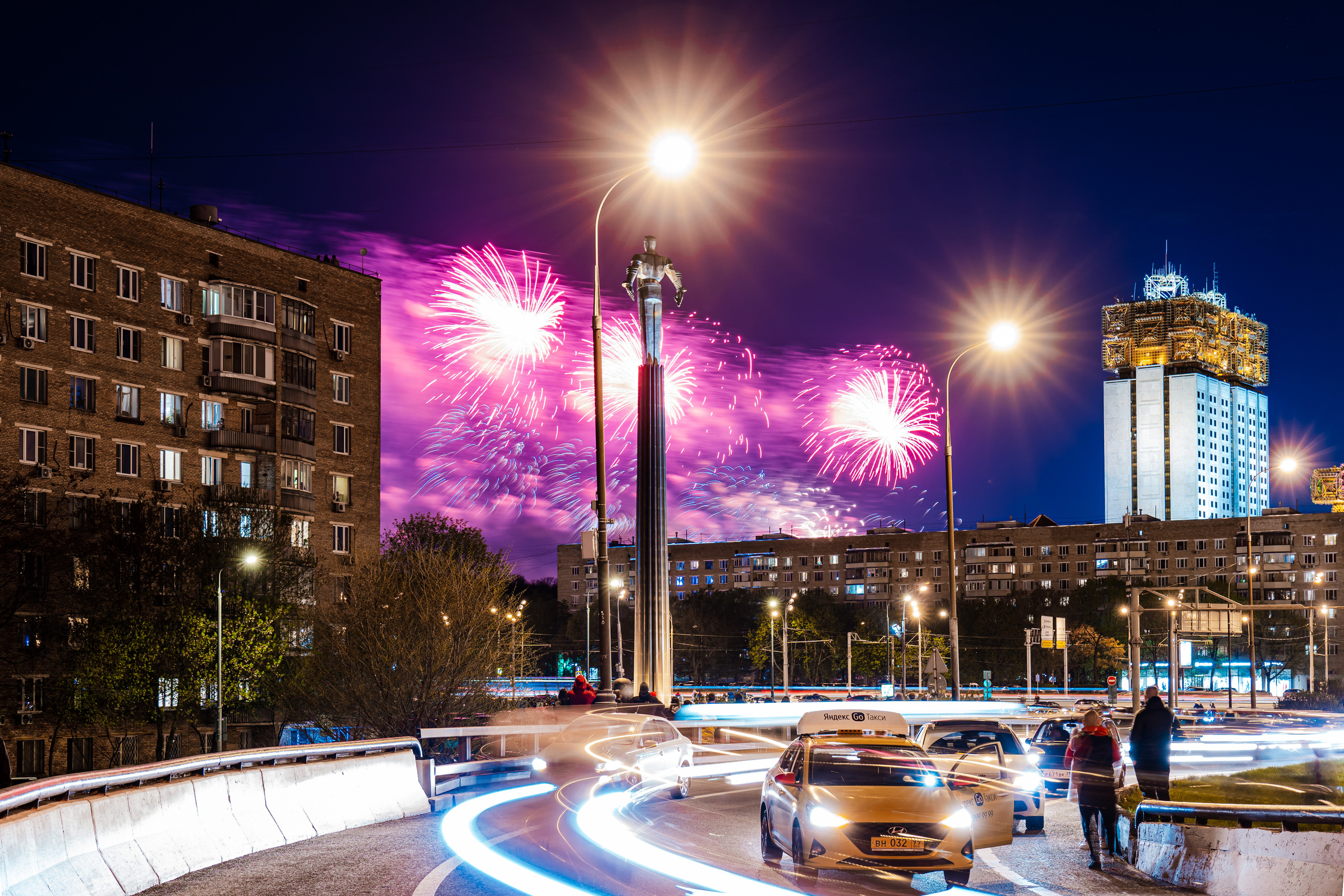 Праздничный салют на 8 Мая 2021