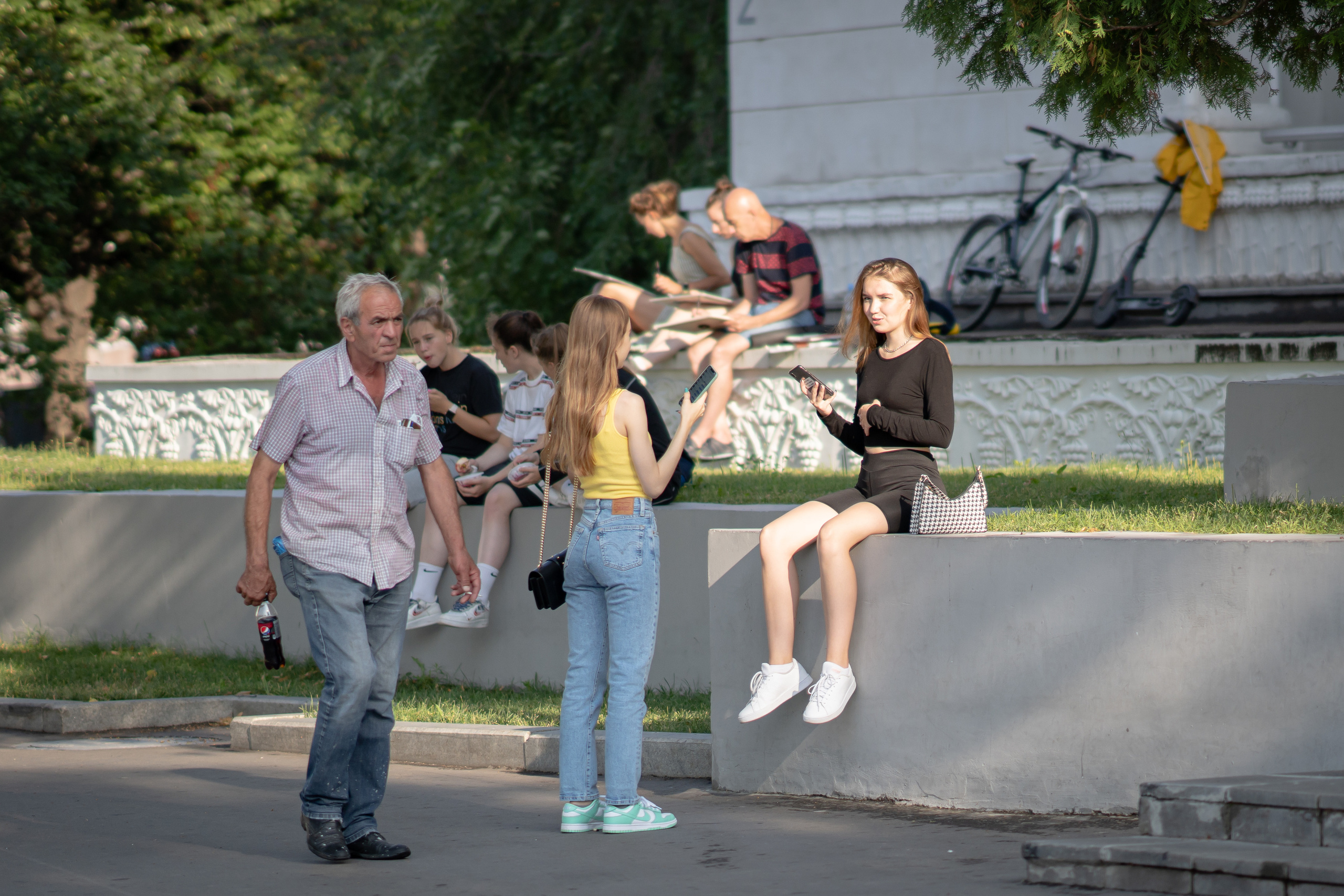 Люди на ВДНХ