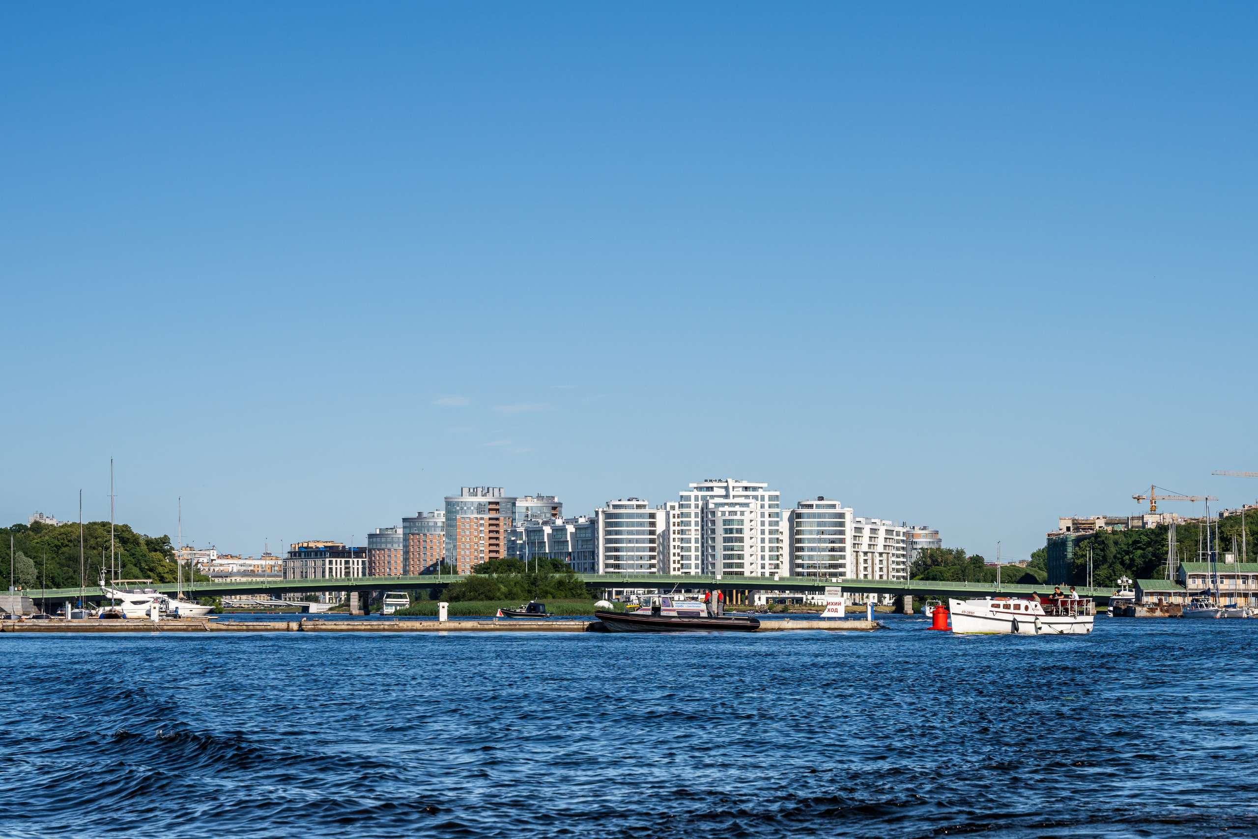 Прогулка на катере по Невской губе в Санкт-Петербурге