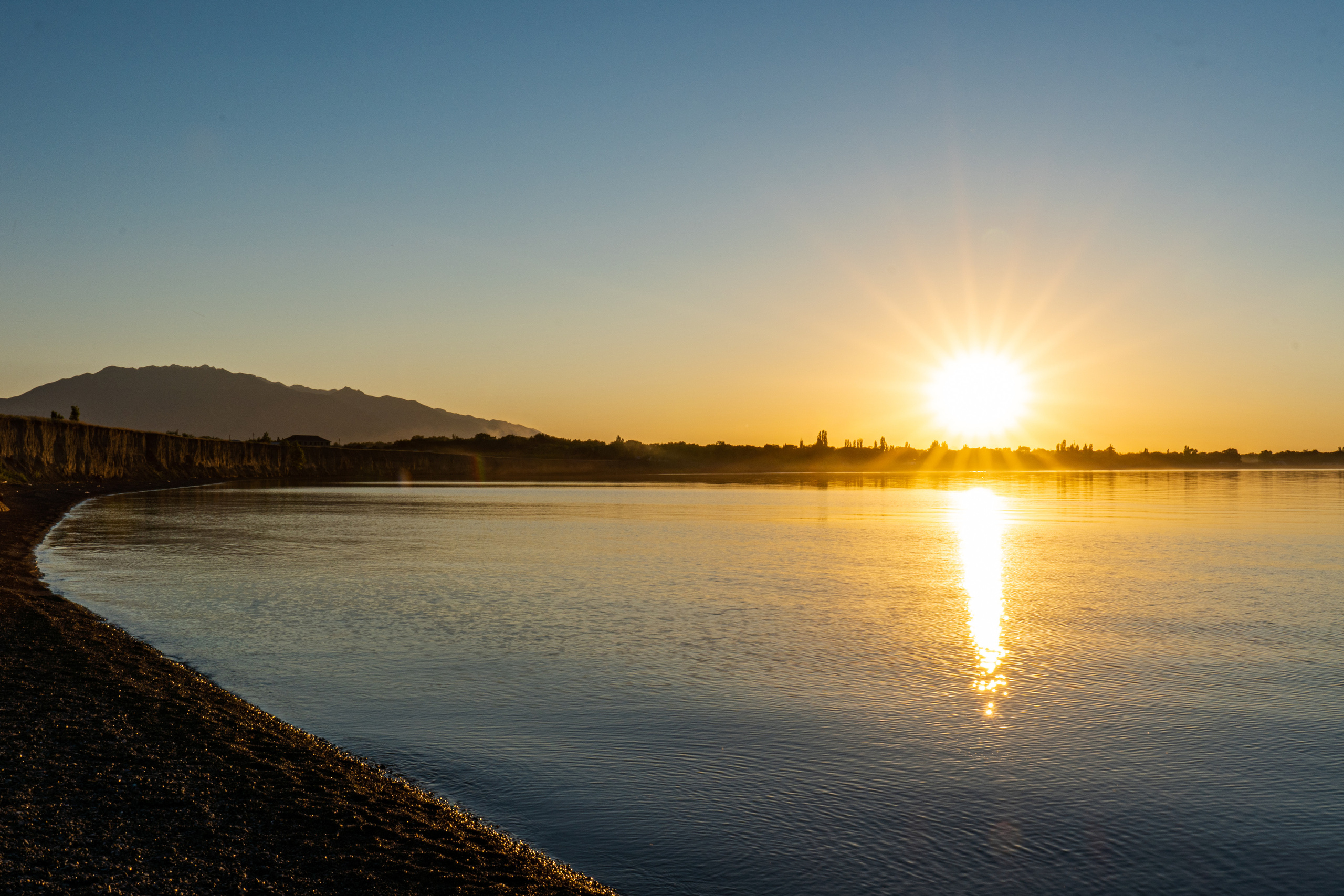 Озеро Алаколь в Казахстане на закате