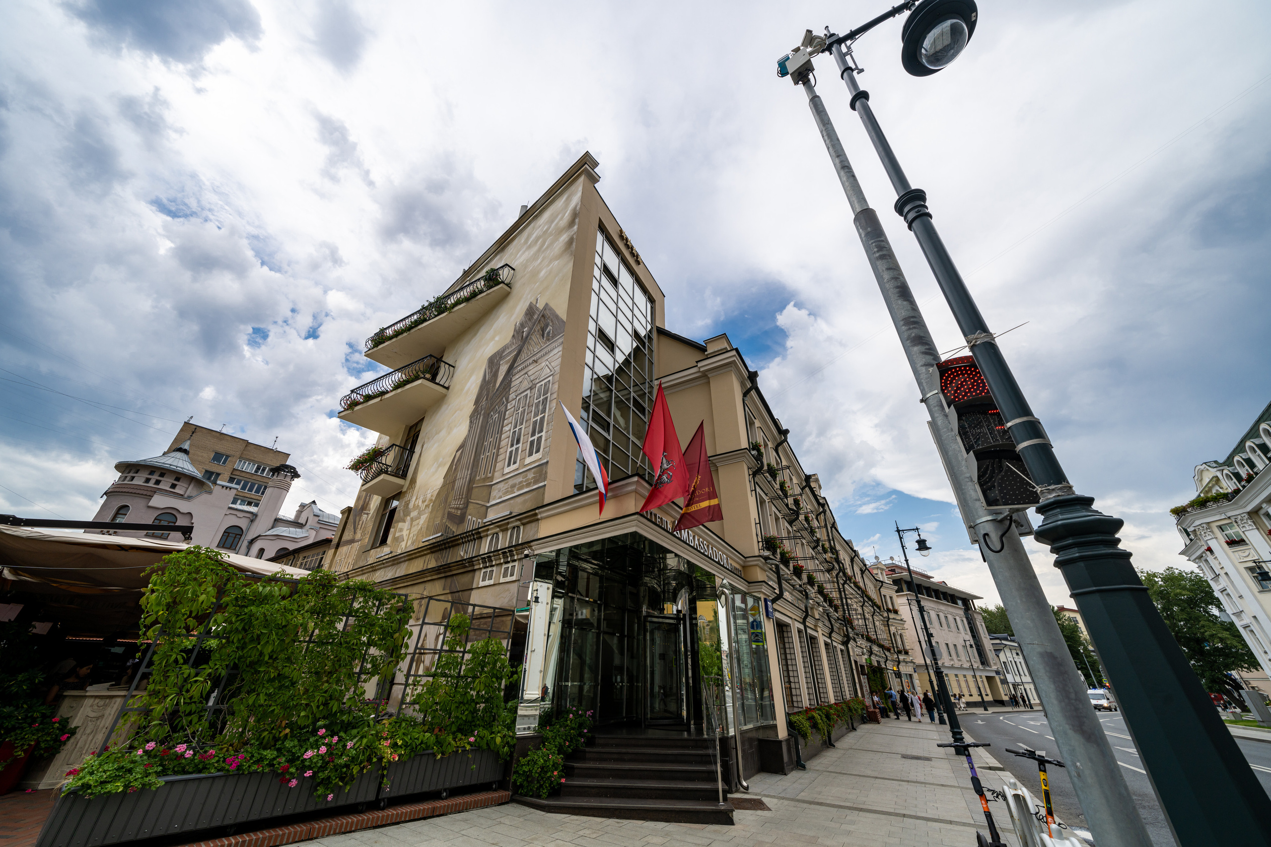 Отель Ambassador на улице Остоженка в Москве