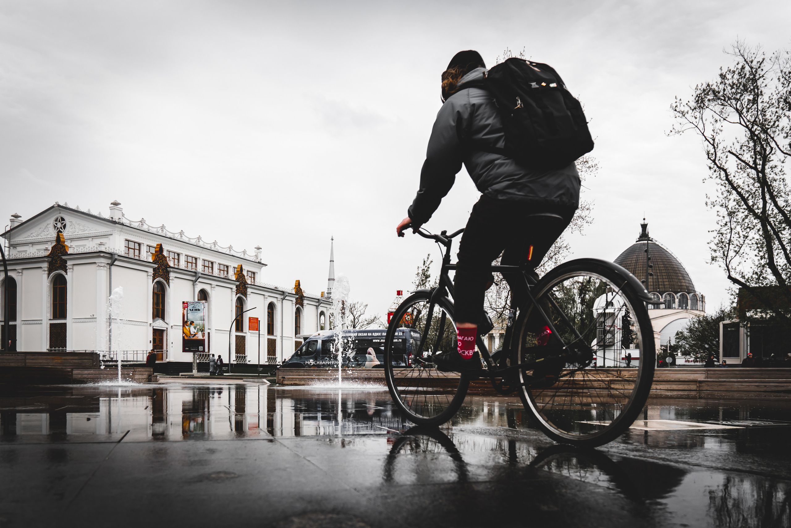 Велосипедист на ВДНХ