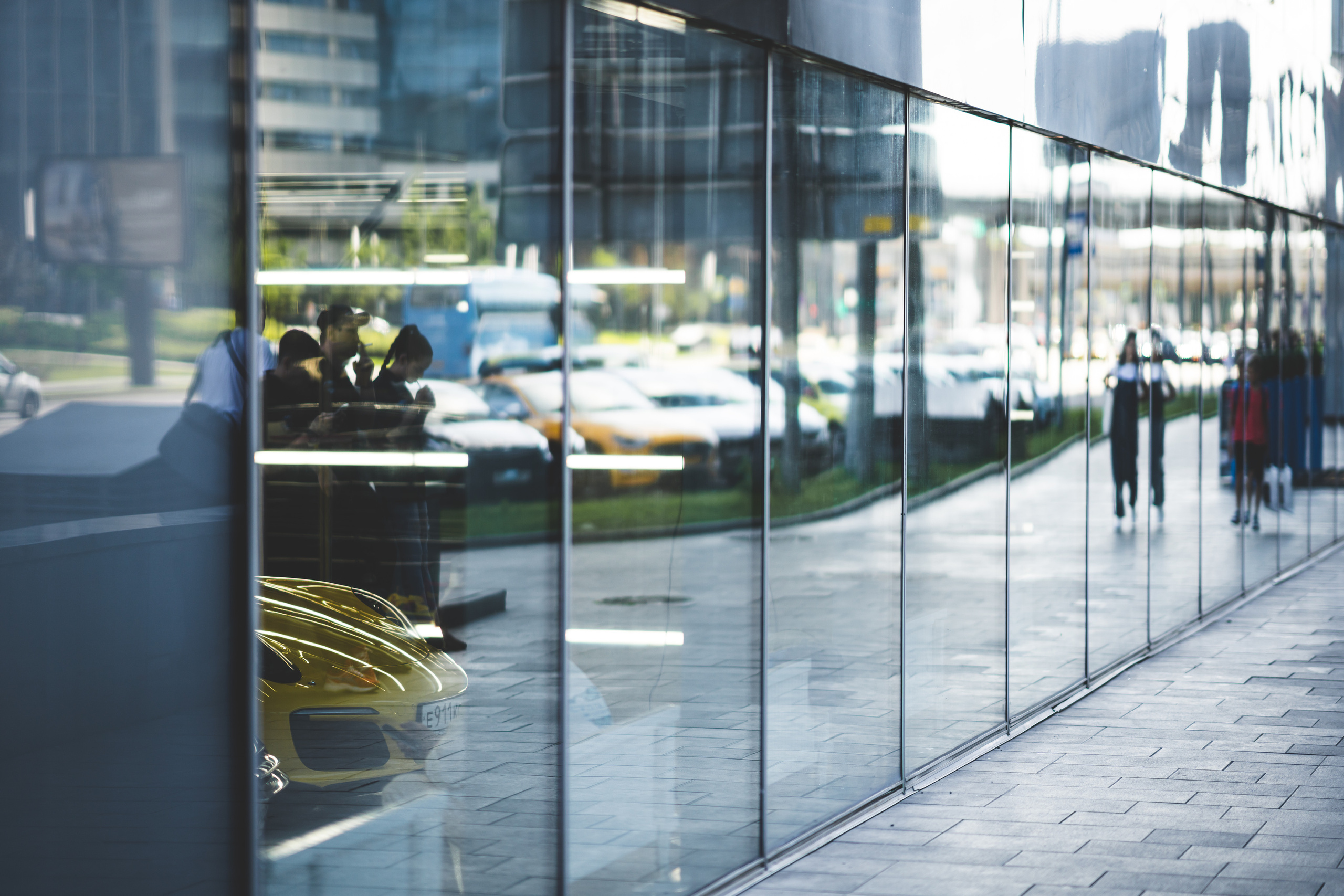 Желтый Porsche в Москва-Сити