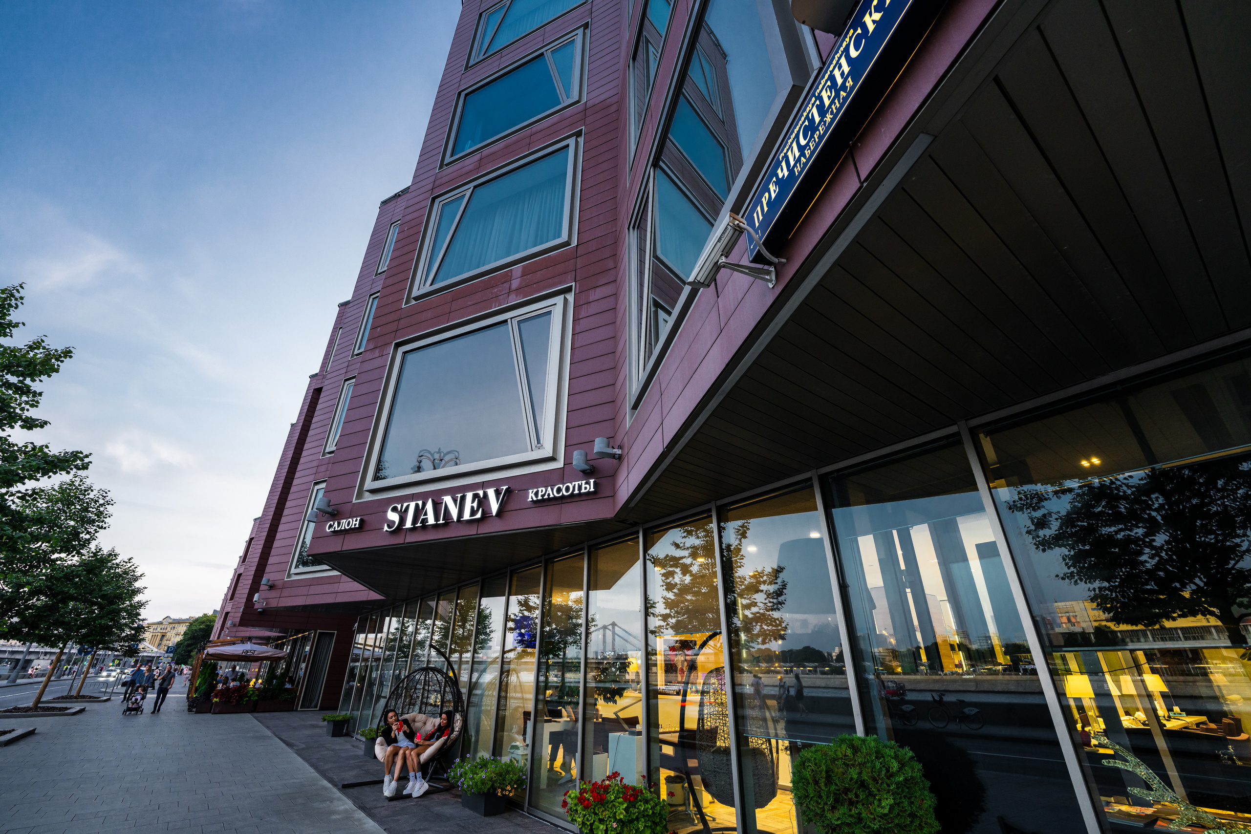 Салон красоты Sanev на Пречистенской набережной в Москве