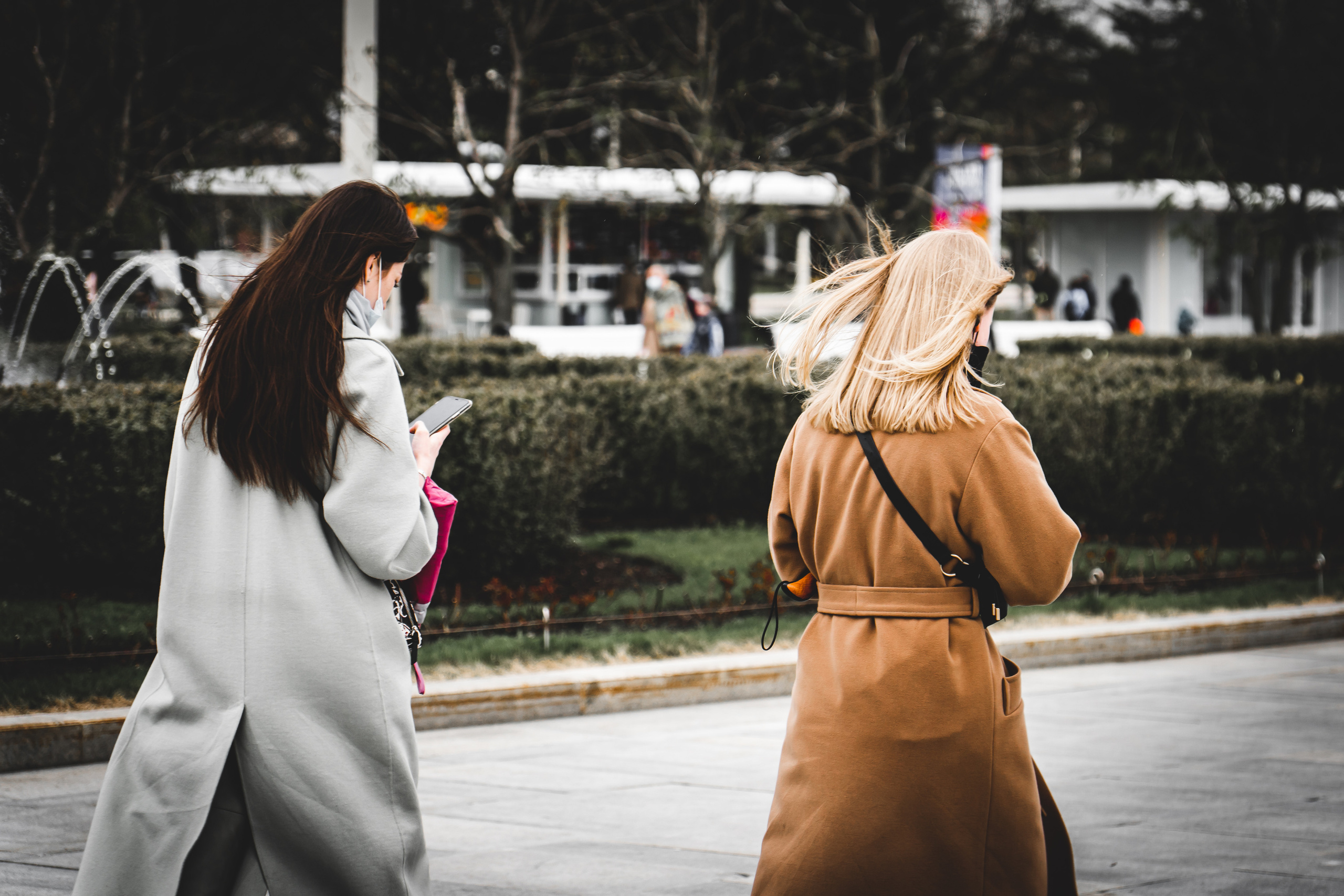 Две девушки на ВДНХ