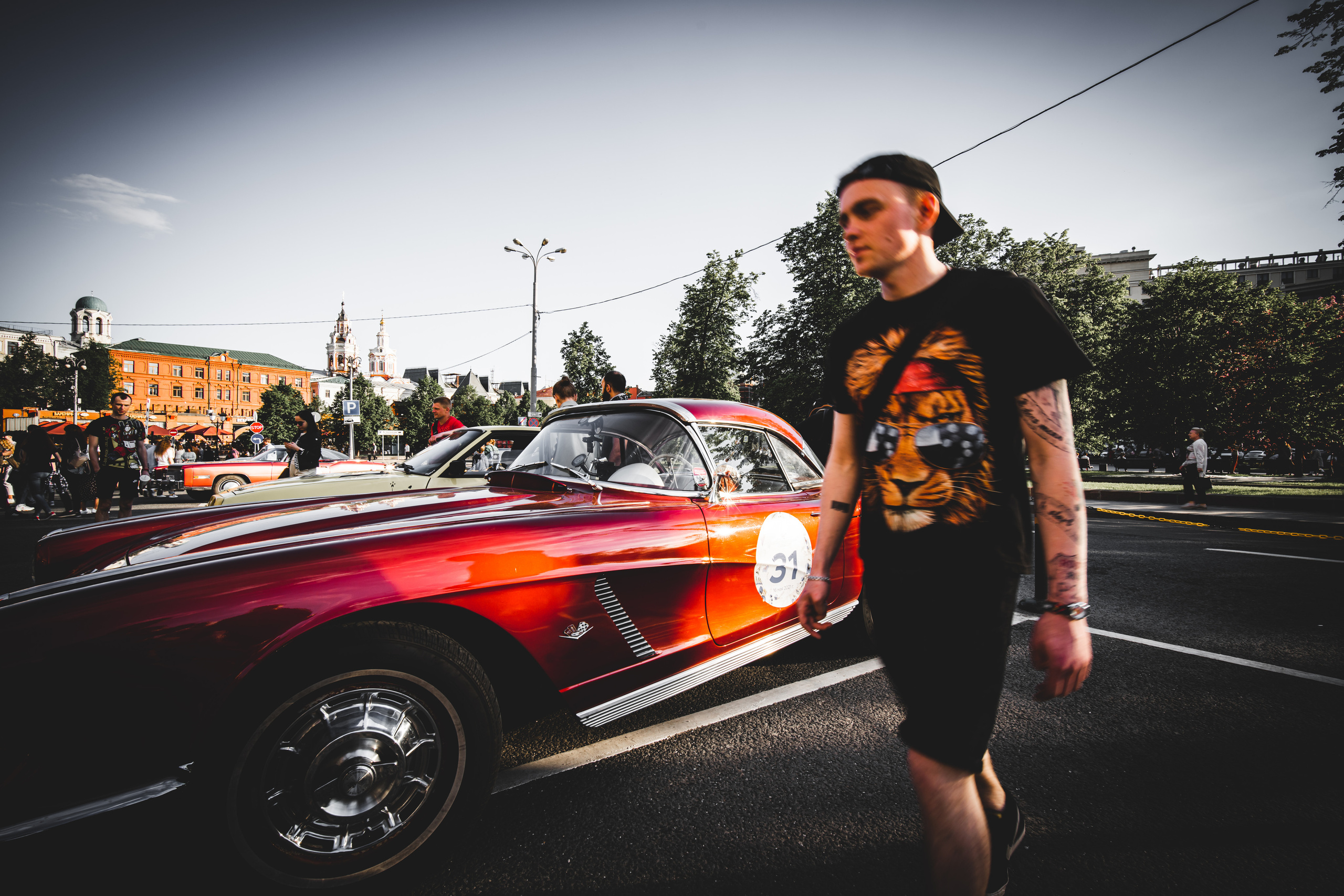 Раритетный автомобиль на улицах Москвы