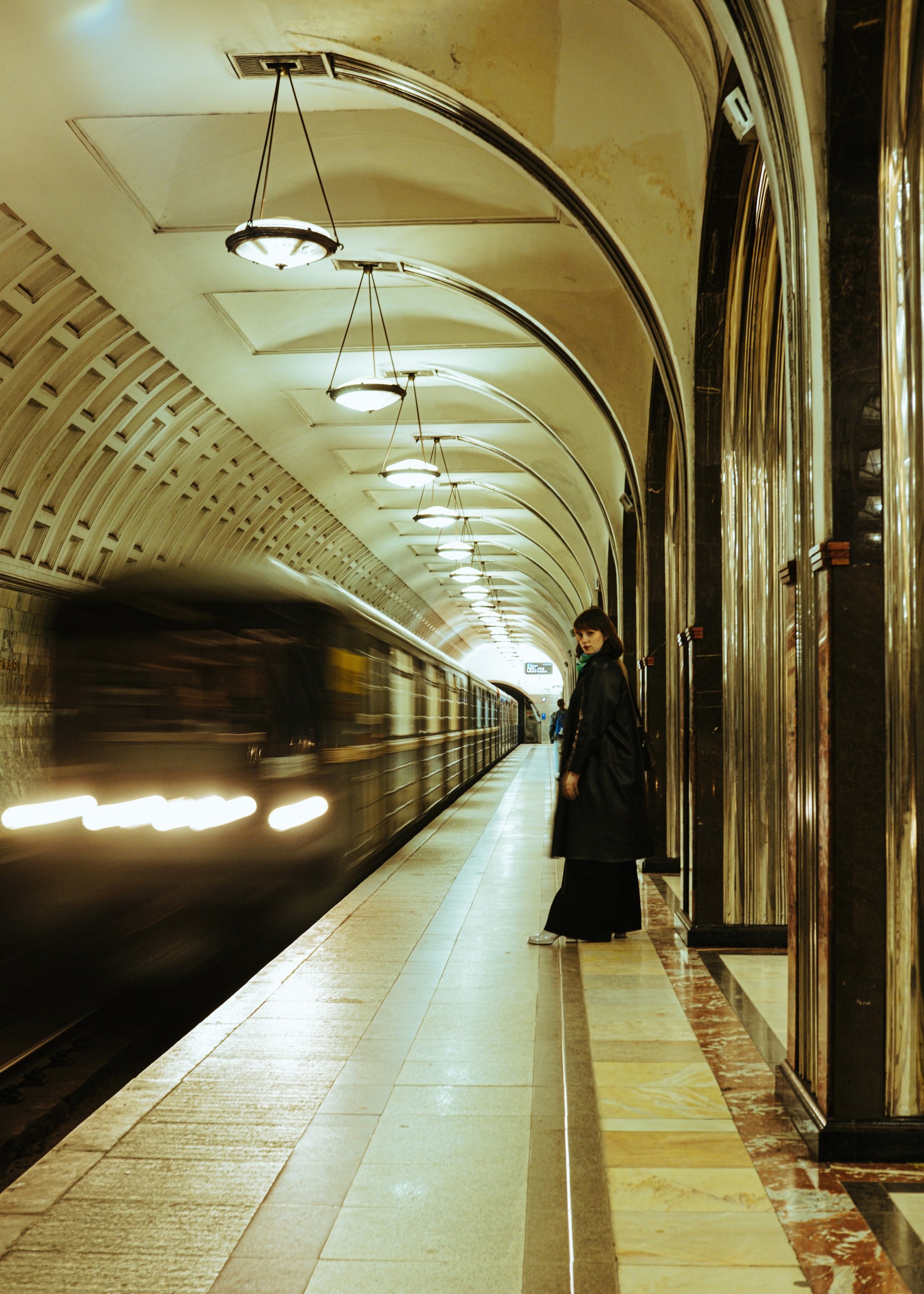 Портретная съемка в метро. Фотограф в Москве Полина Ефремова