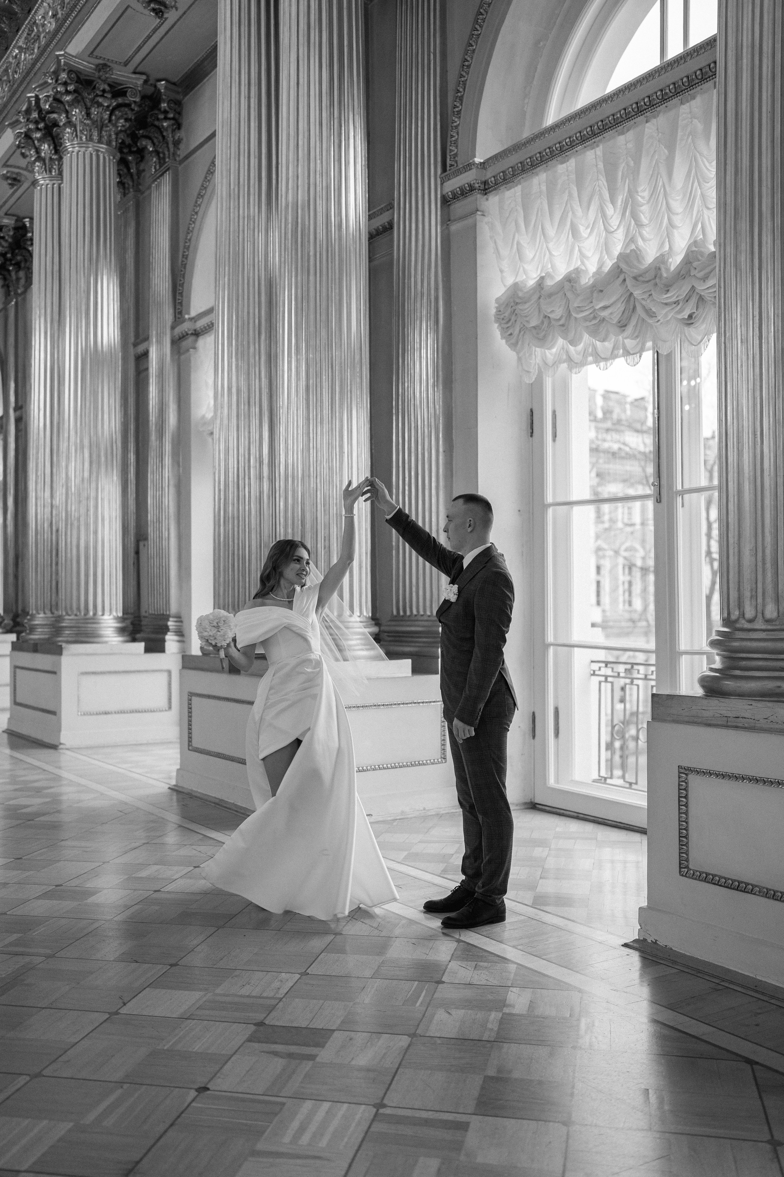 Дмитрий и Кира (Эрмитаж). Свадебный фотограф в Санкт-Петербурге