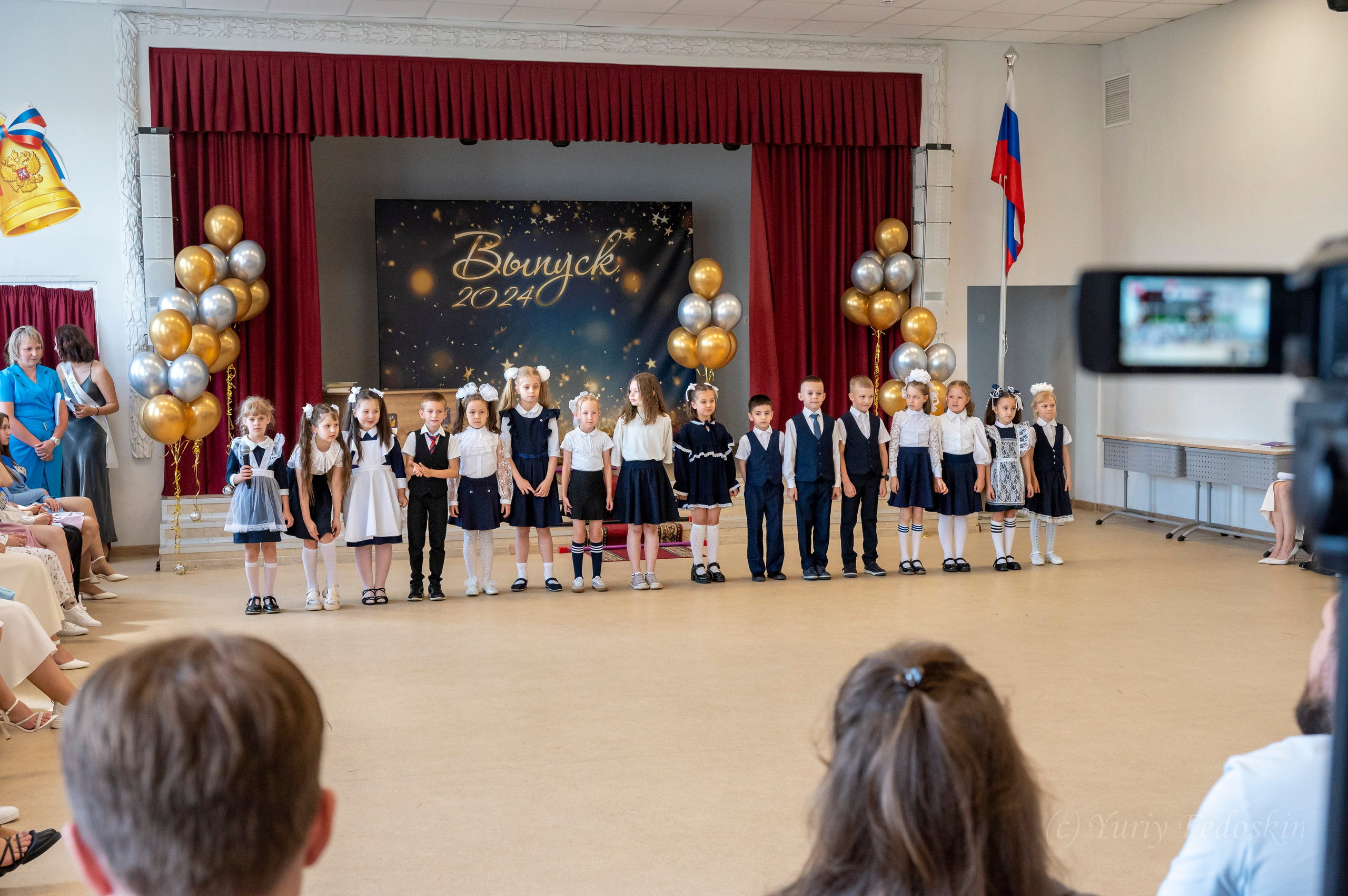 Репортаж о выпускном 9 классов в школе № 7 города Королёва, 26.06.24г. Профессиональный фотограф интерьеров в Москве Юрий Федоскин
