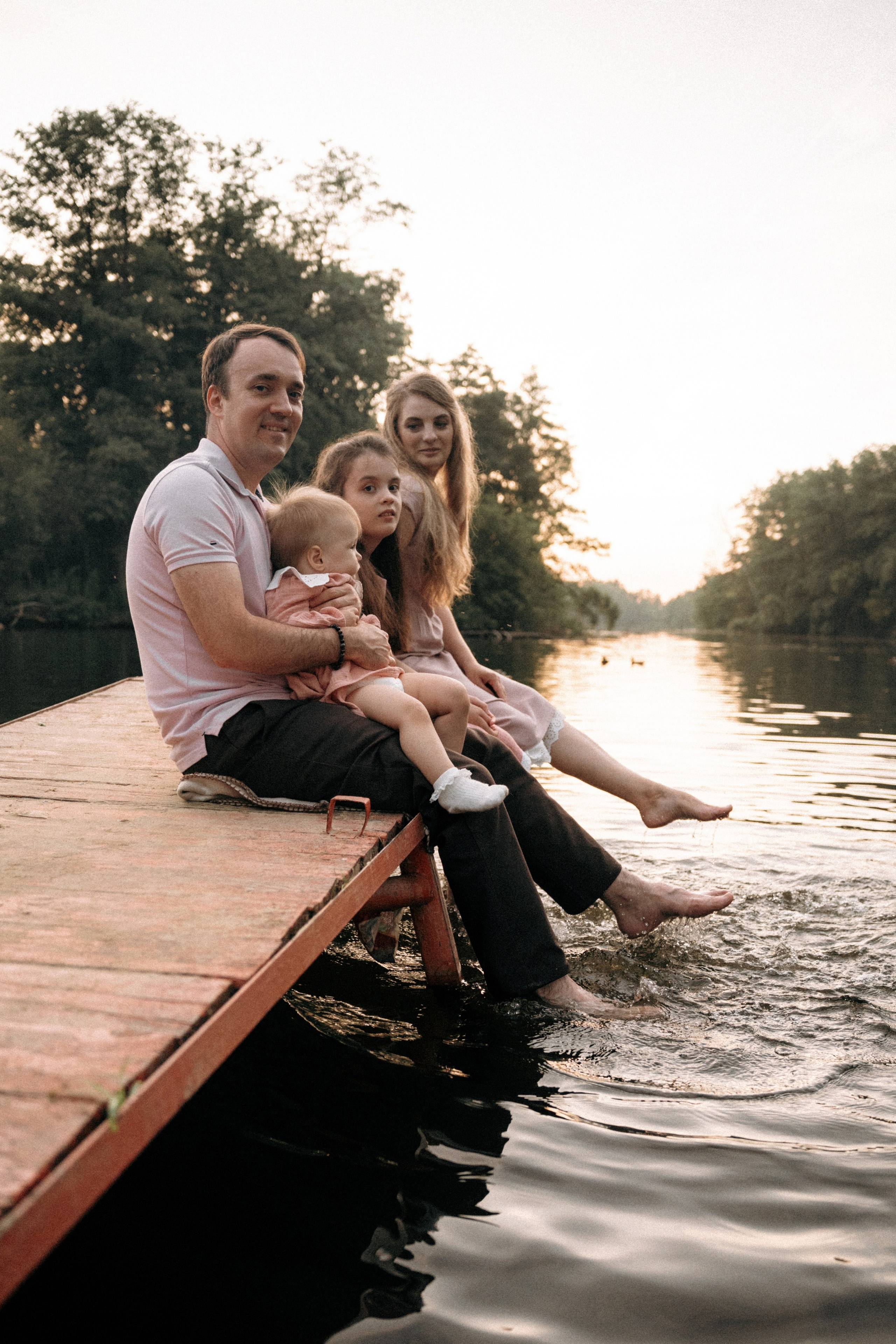 Семейная фотосессия на берегу реки для Миши, Тани, Сони и Таи. Свадебный фотограф в Тамбове Павел Четвертков