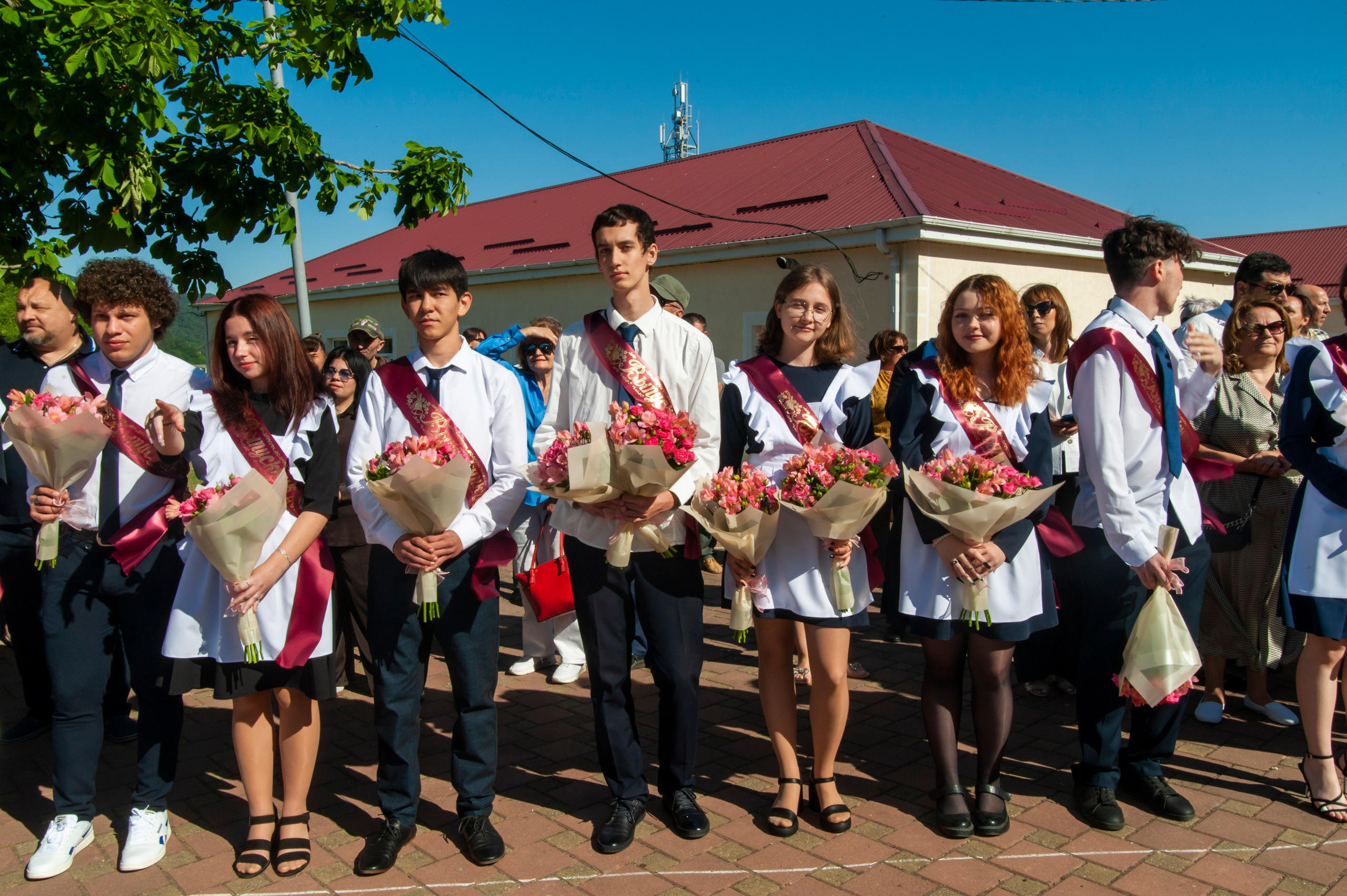 Последний Звонок МАОУ СОШ № 17 им. Эдуарда Есаяна — Архипо-Осиповка. Свадебный и семейный фотограф Денис Лукьянов в Краснодаре, Краснодарском крае и Республике Крым