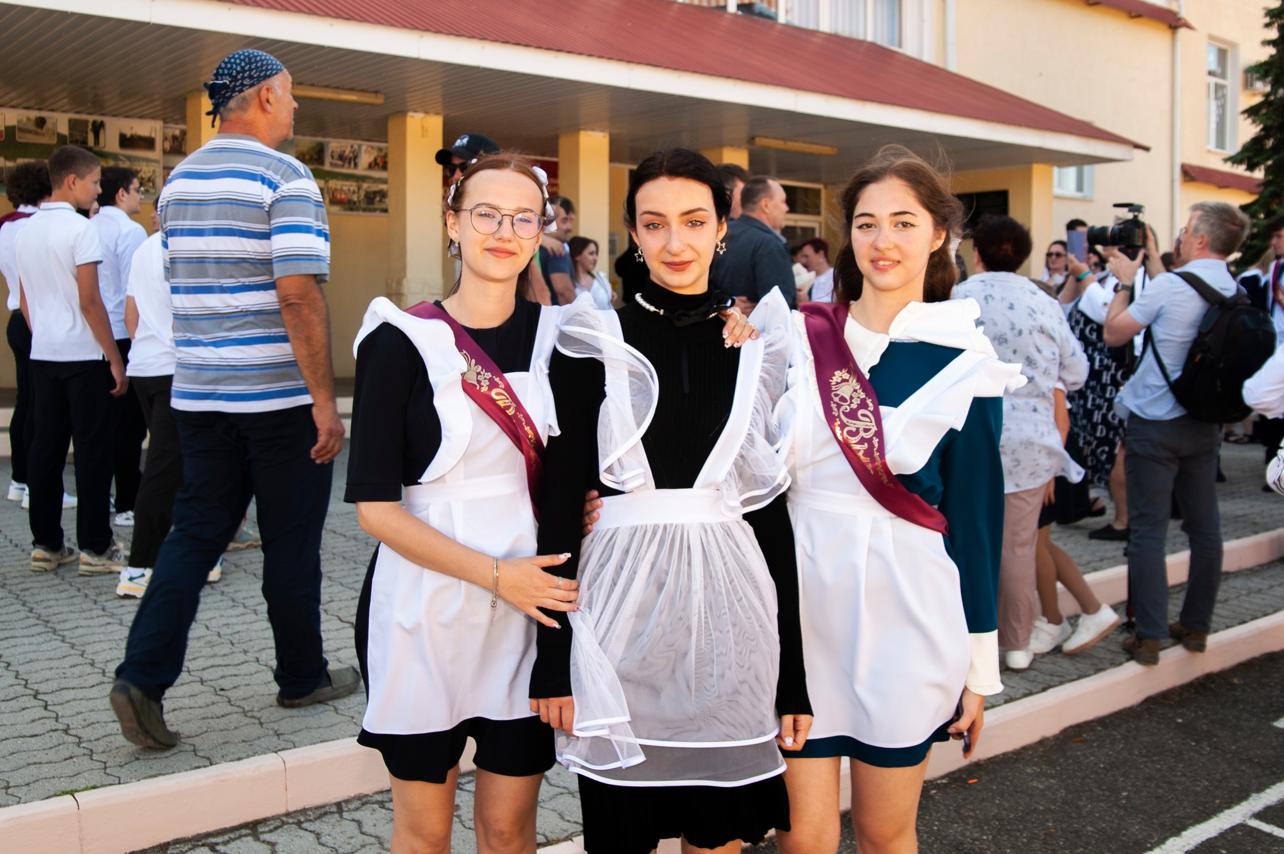 Последний Звонок МАОУ СОШ № 17 им. Эдуарда Есаяна — Архипо-Осиповка. Свадебный и семейный фотограф Денис Лукьянов в Краснодаре, Краснодарском крае и Республике Крым