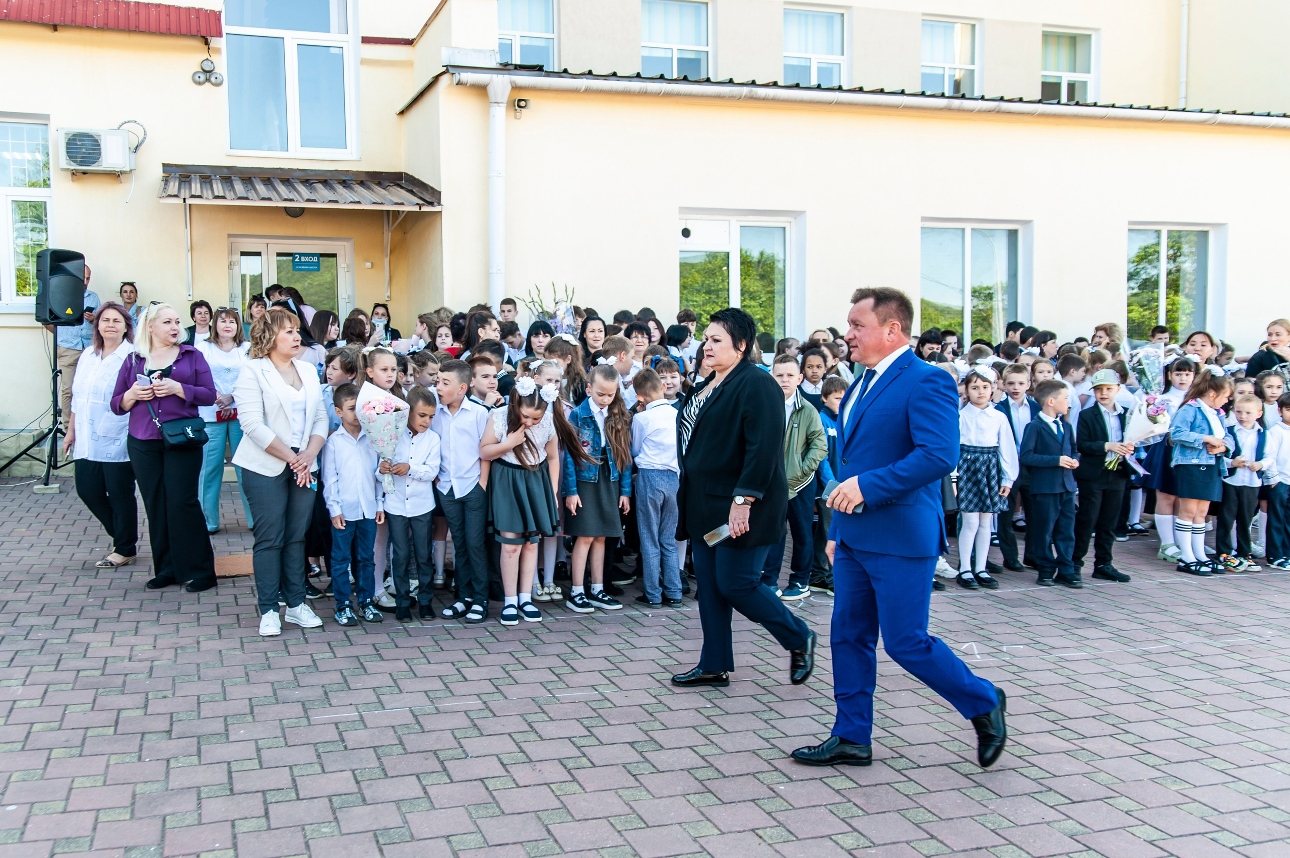 Последний Звонок МАОУ СОШ № 17 им. Эдуарда Есаяна — Архипо-Осиповка. Свадебный и семейный фотограф Денис Лукьянов в Краснодаре, Краснодарском крае и Республике Крым