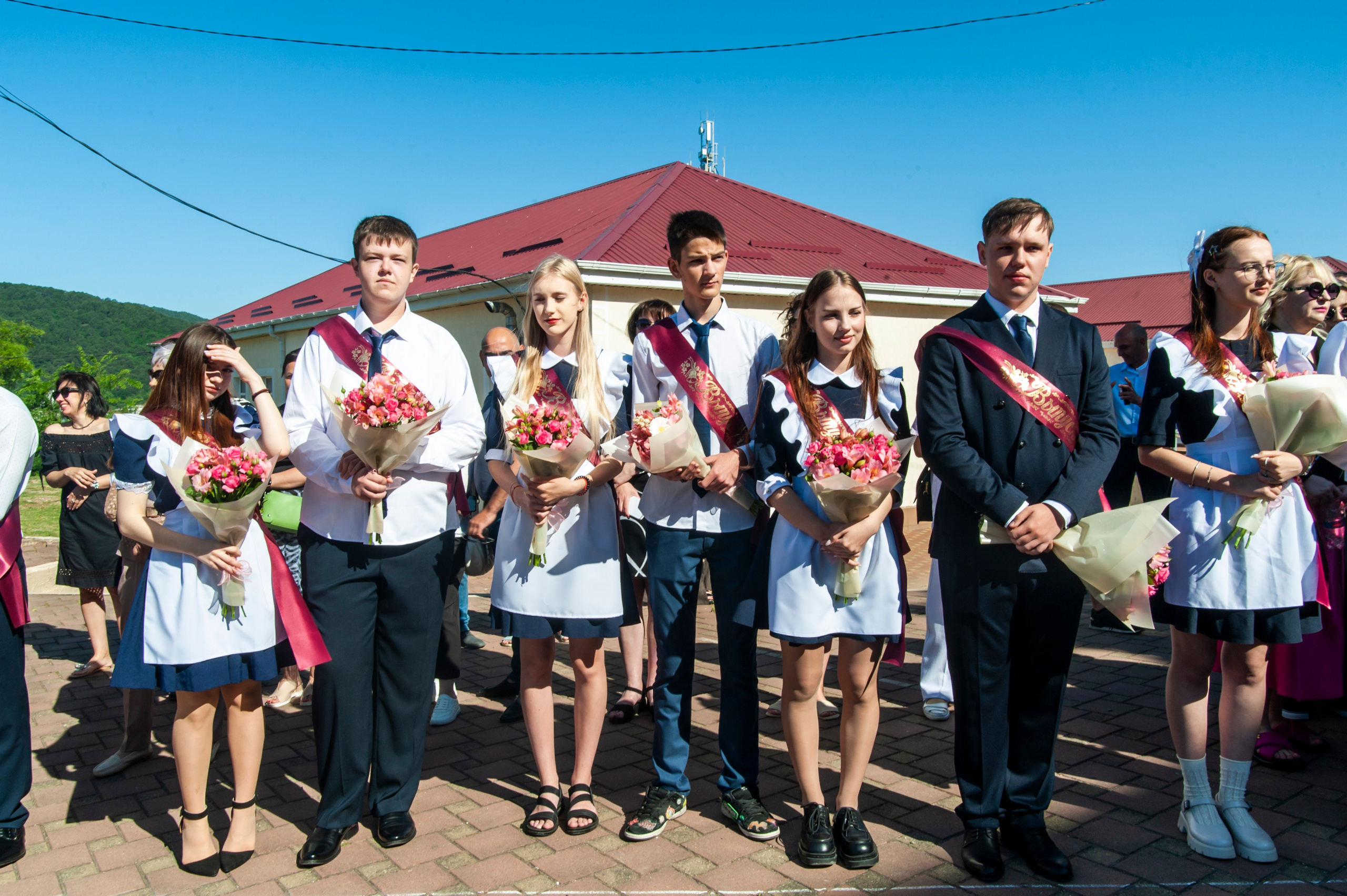 Последний Звонок МАОУ СОШ № 17 им. Эдуарда Есаяна — Архипо-Осиповка. Свадебный и семейный фотограф Денис Лукьянов в Краснодаре, Краснодарском крае и Республике Крым