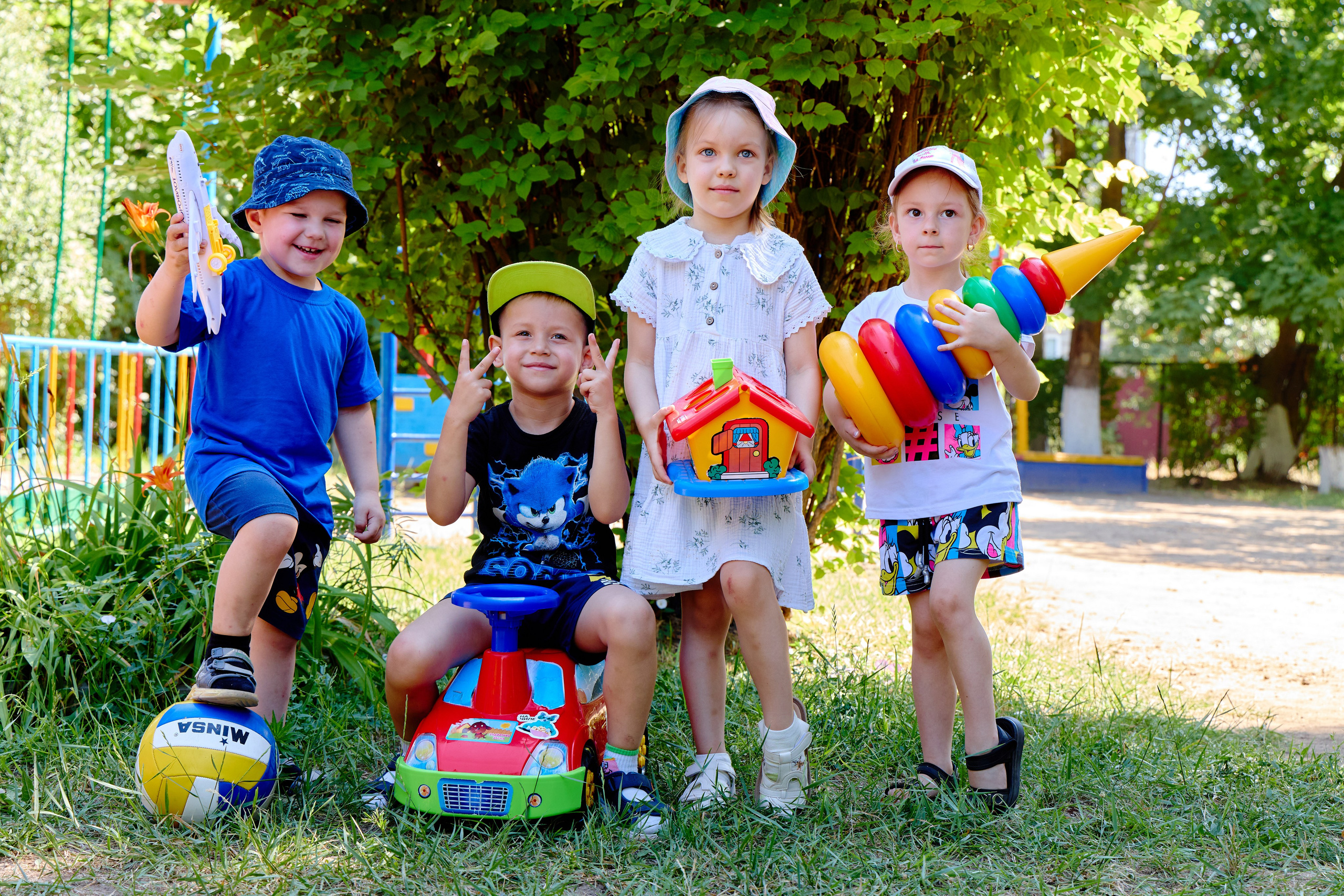 Пример летней съёмки в детском саду № 92 младшая группа Ромашки. Фотограф Выпускные альбомы Таганрог Сергей Коробченко