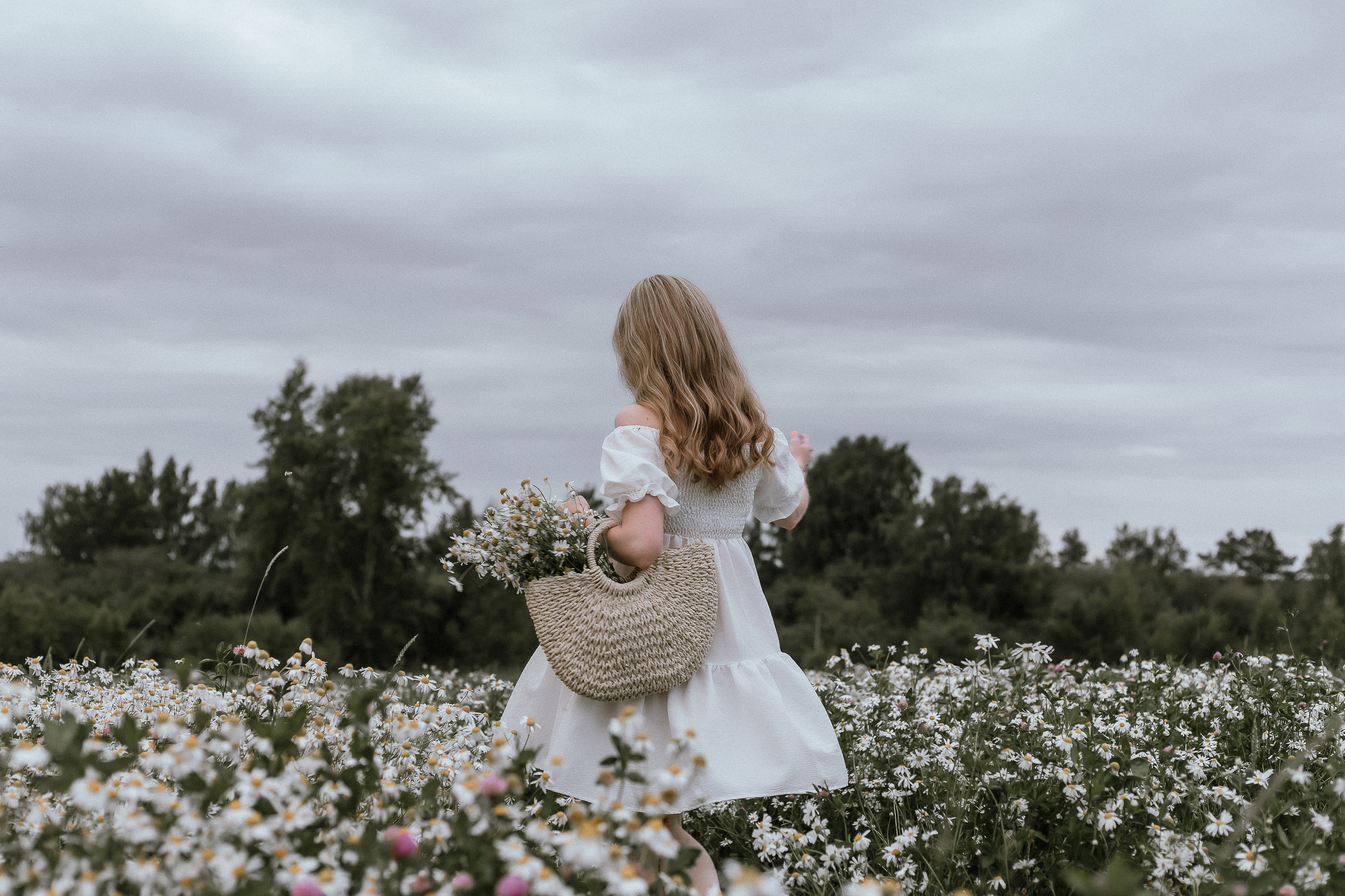 фотосессия в ромашковом поле в городе Екатеринбург, фотограф Екатеринбург, фотосессия в Екатеринбурге