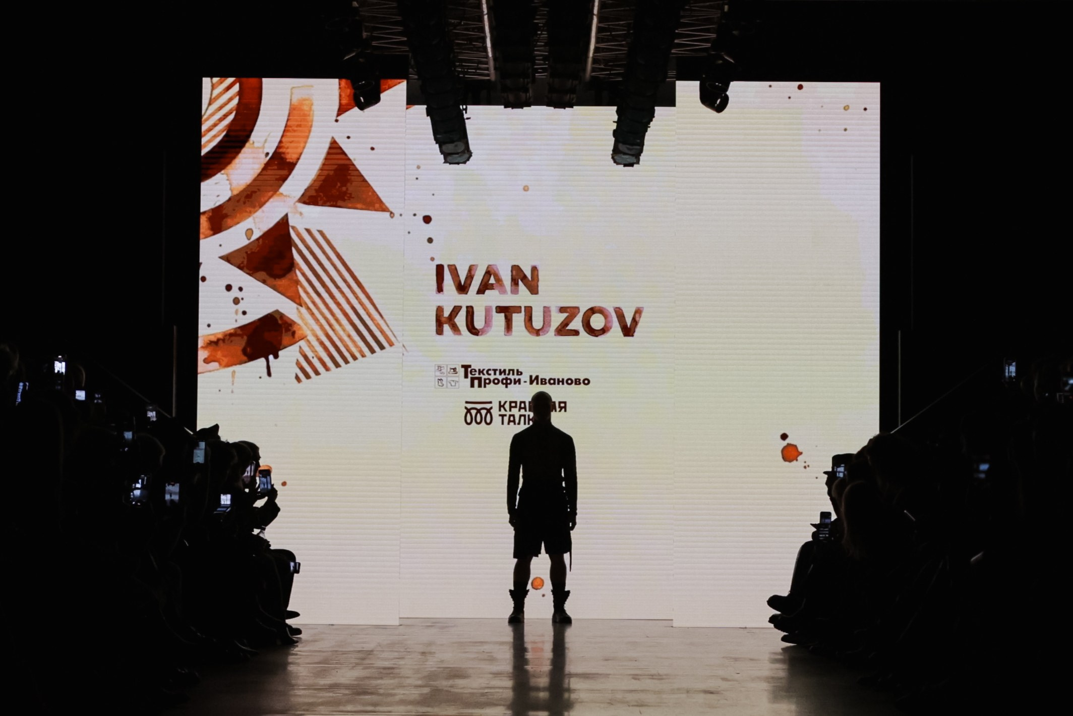 Показ IVAN KUTUZOV — Moscow Fashion Week 18/03. Jane Kudryavtseva — Репортажный и портретный топ фотограф Москва