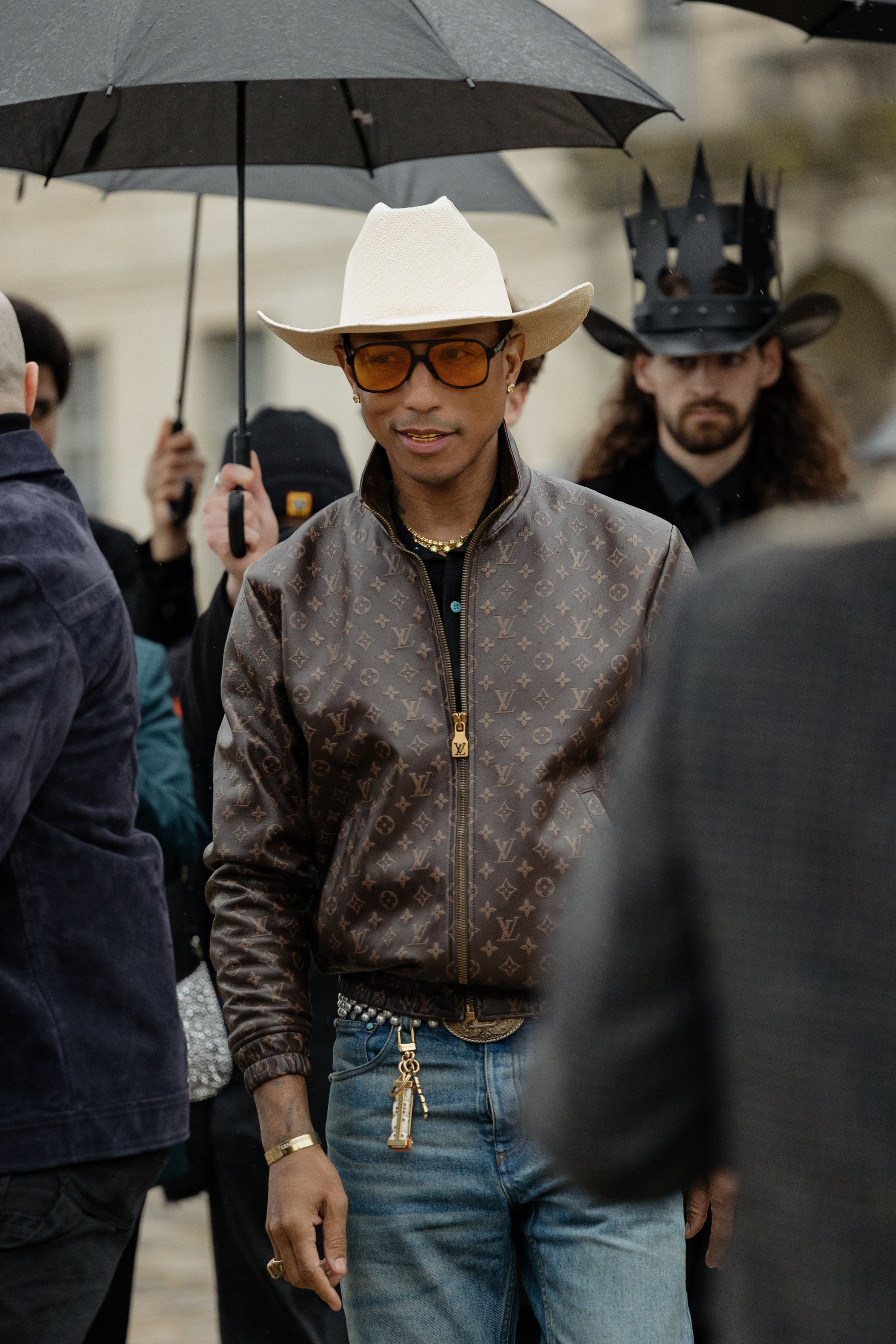 LOEWE PFW WOMENSWEAR FALL-WINTER 24/25. Photographer in Milan Ivan Goncharov