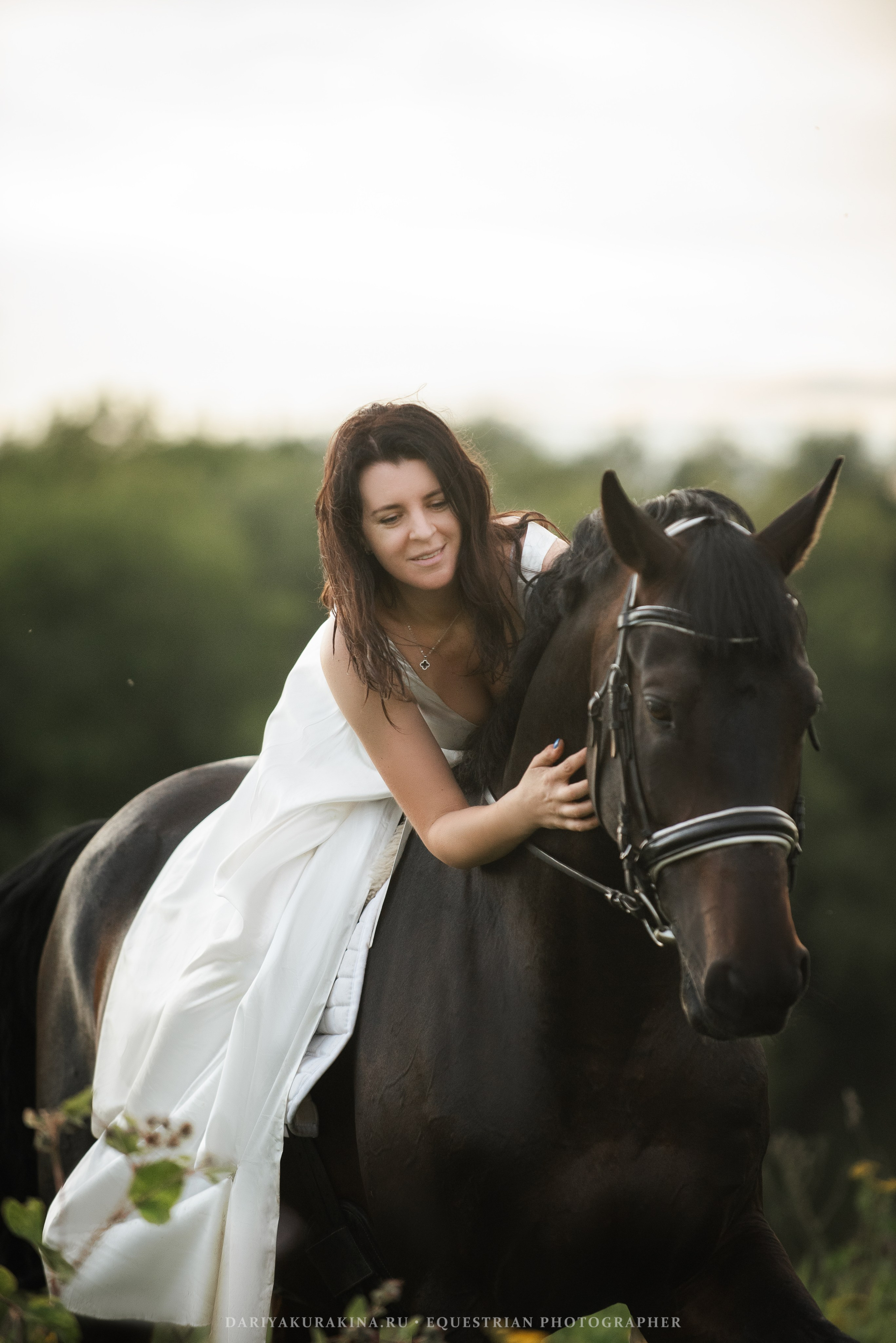 Юля и Декупаж — Поле. Конный фотограф Куракина Дарья • Фотосессии с лошадьми