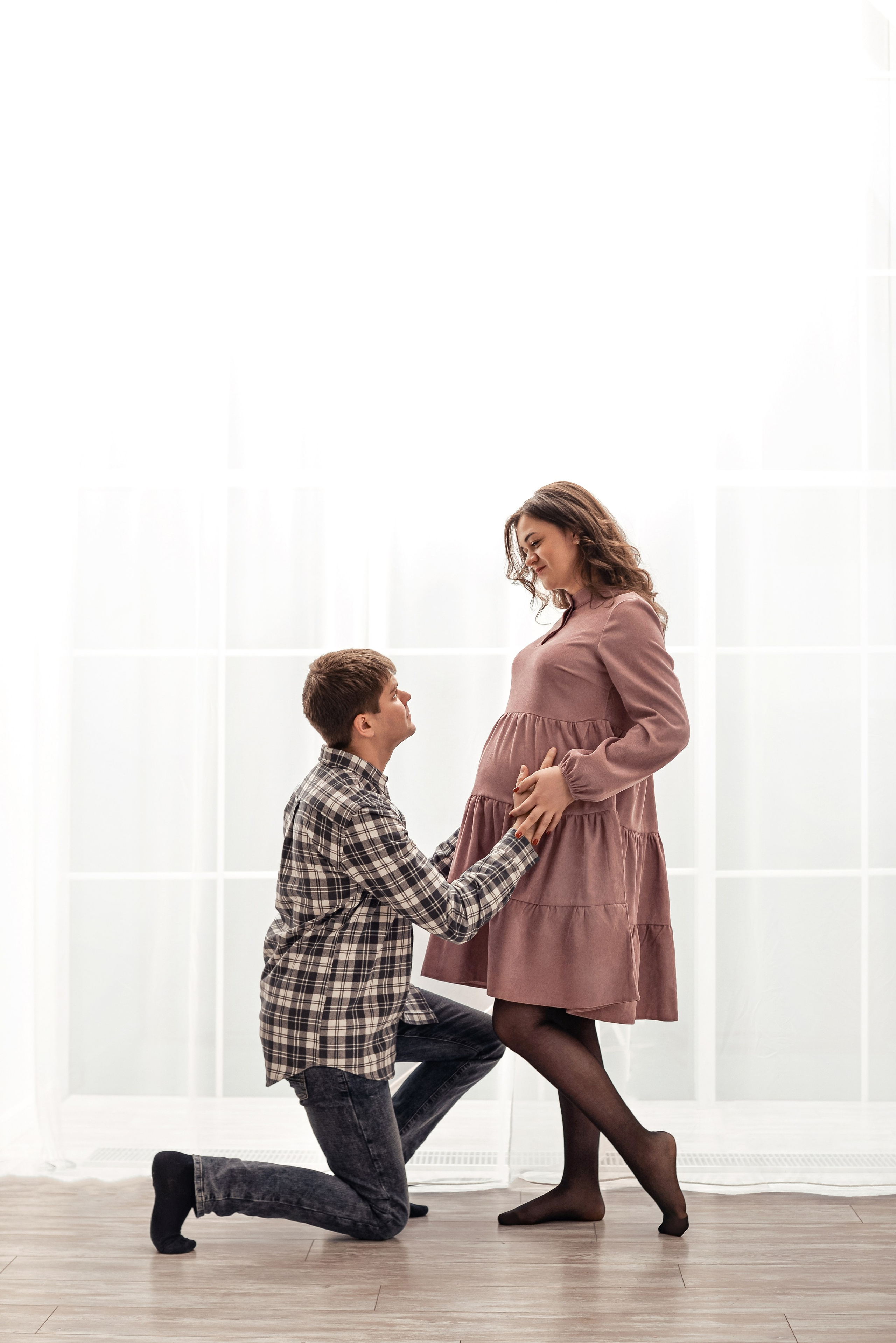 Наталья с мужем в зале Грей. Семейный и свадебный фотограф Галина Абакумова, фотосессии в Белгороде