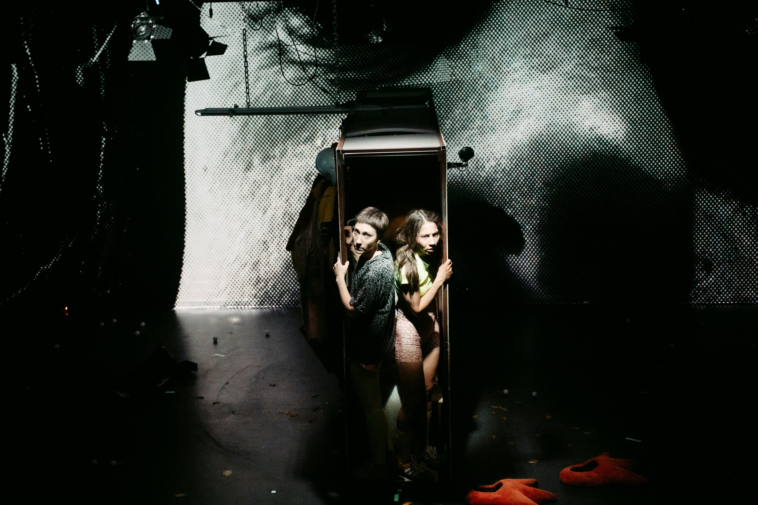 Затворник и Шестипалый. Главная