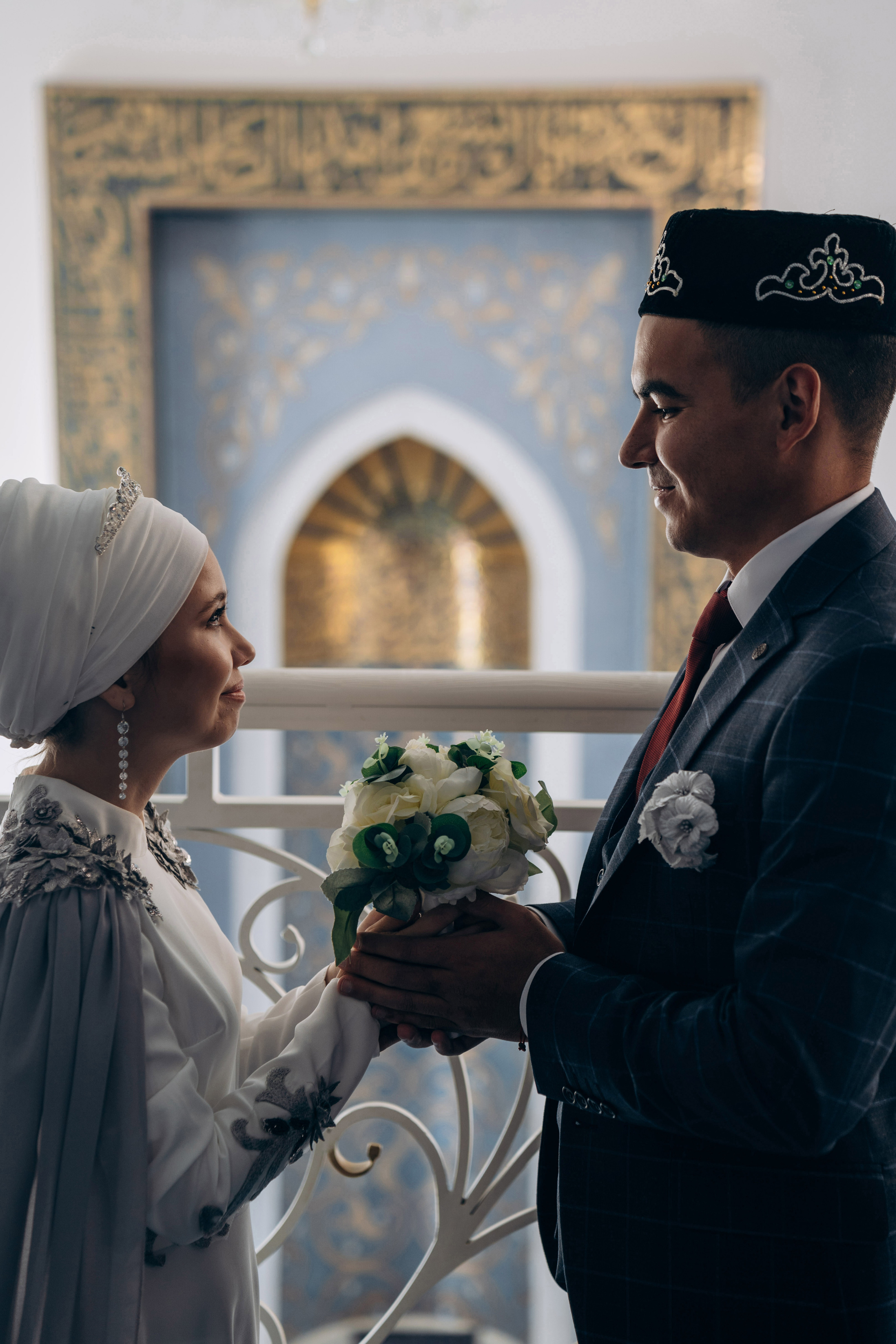 никах в мечети Иман Нуры, фотосессия в мечети Иман Нуры, фотограф на никах в Казани Ranas4you, образ невесты на никах, завязывание платка Казань, платье на никах Казань