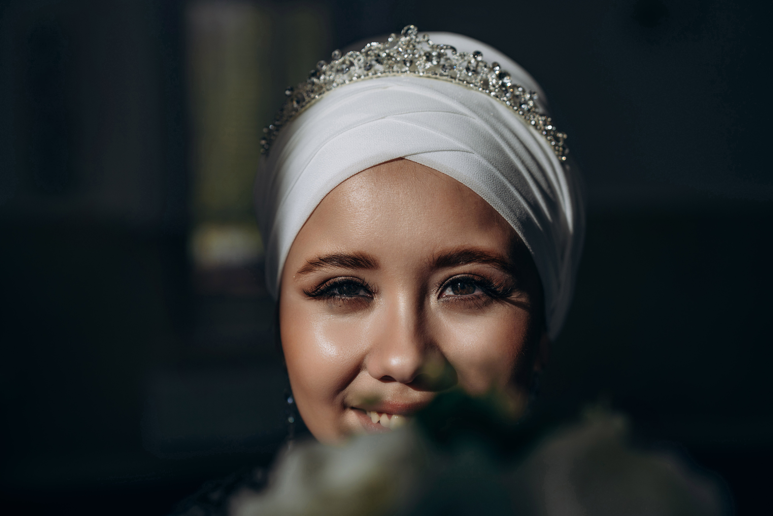 никах в мечети Иман Нуры, фотосессия в мечети Иман Нуры, фотограф на никах в Казани Ranas4you, образ невесты на никах, завязывание платка Казань, платье на никах Казань