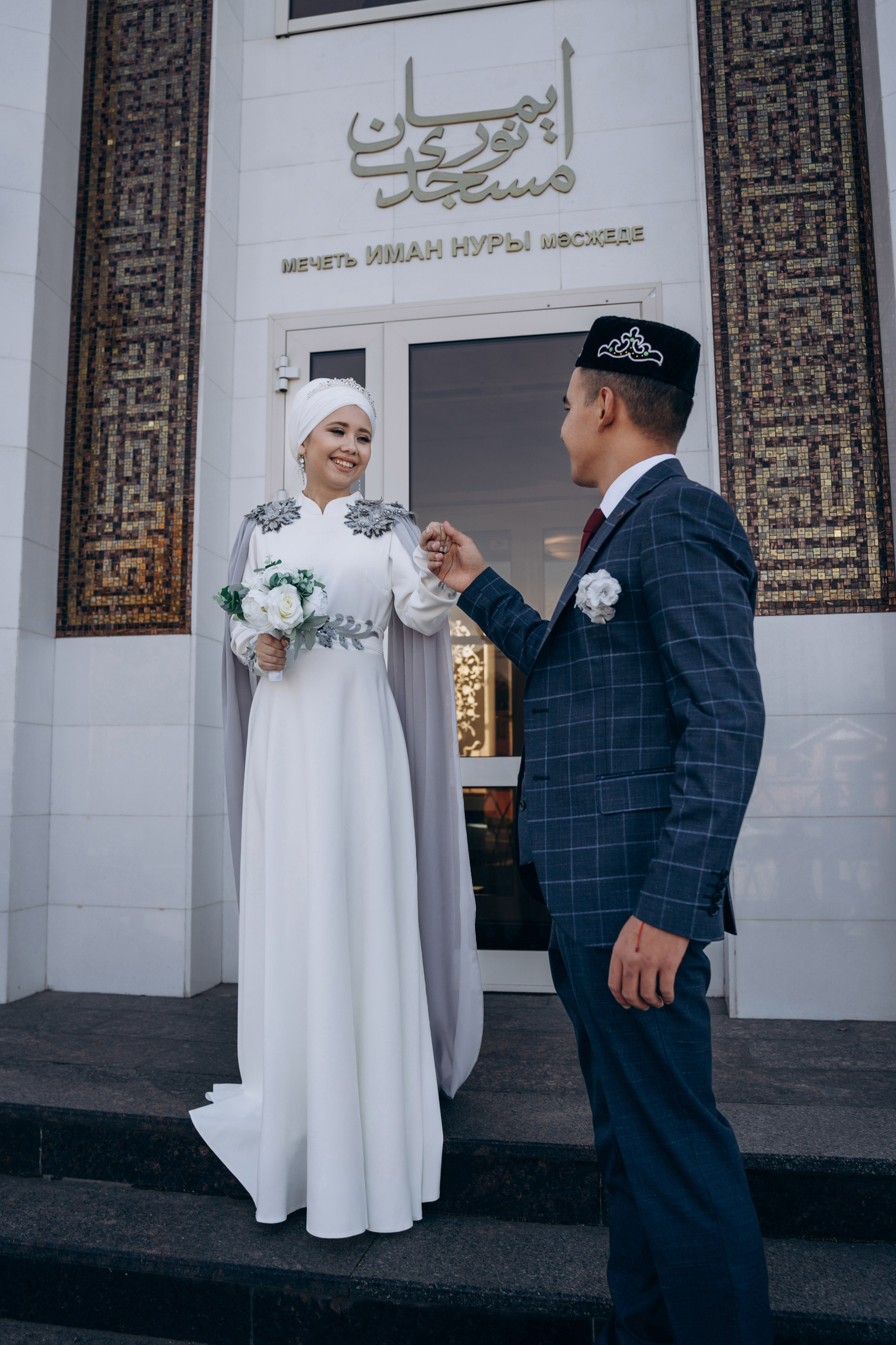 никах в мечети Иман Нуры, фотосессия в мечети Иман Нуры, фотограф на никах в Казани Ranas4you, образ невесты на никах, завязывание платка Казань, платье на никах Казань