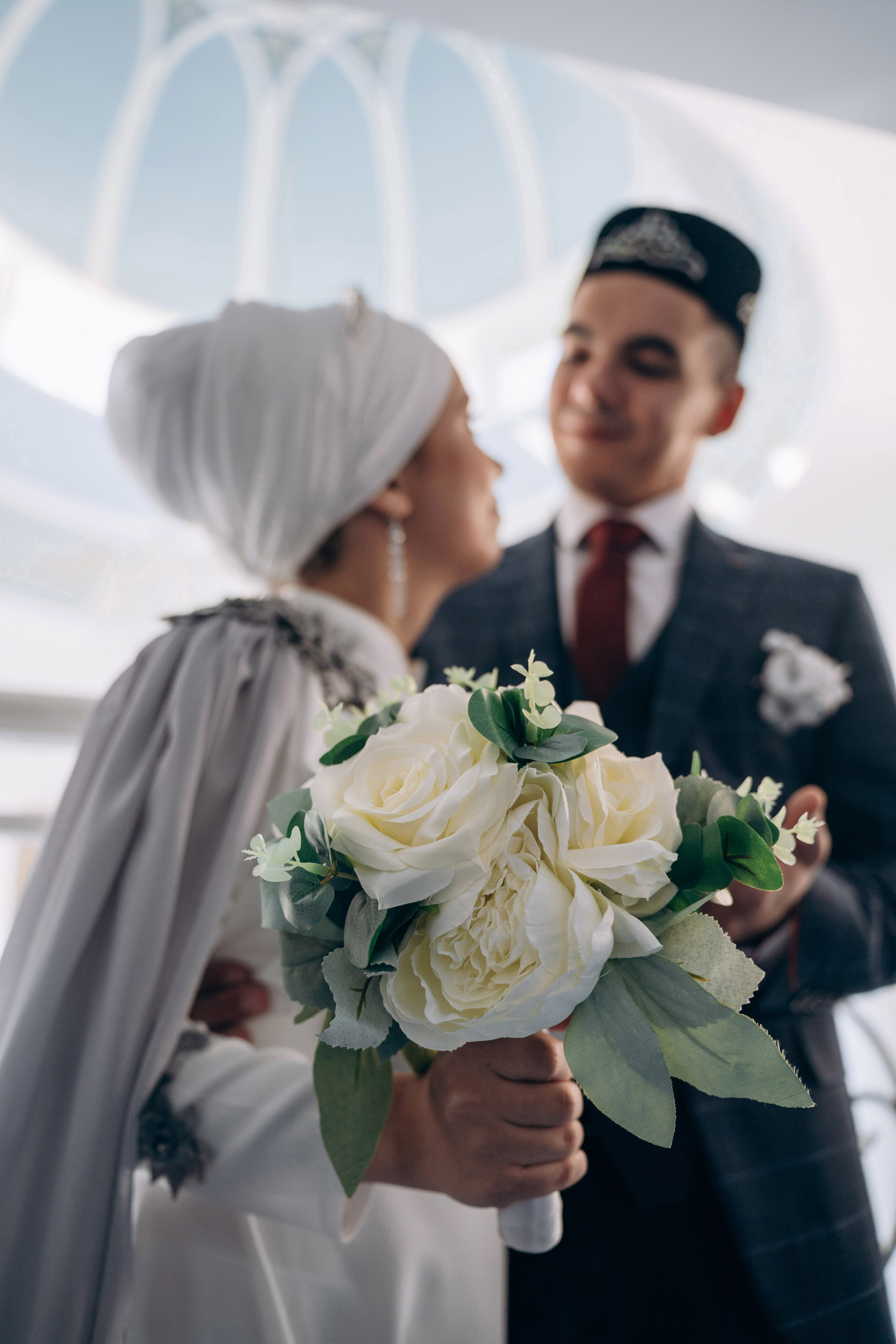 никах в мечети Иман Нуры, фотосессия в мечети Иман Нуры, фотограф на никах в Казани Ranas4you, образ невесты на никах, завязывание платка Казань, платье на никах Казань