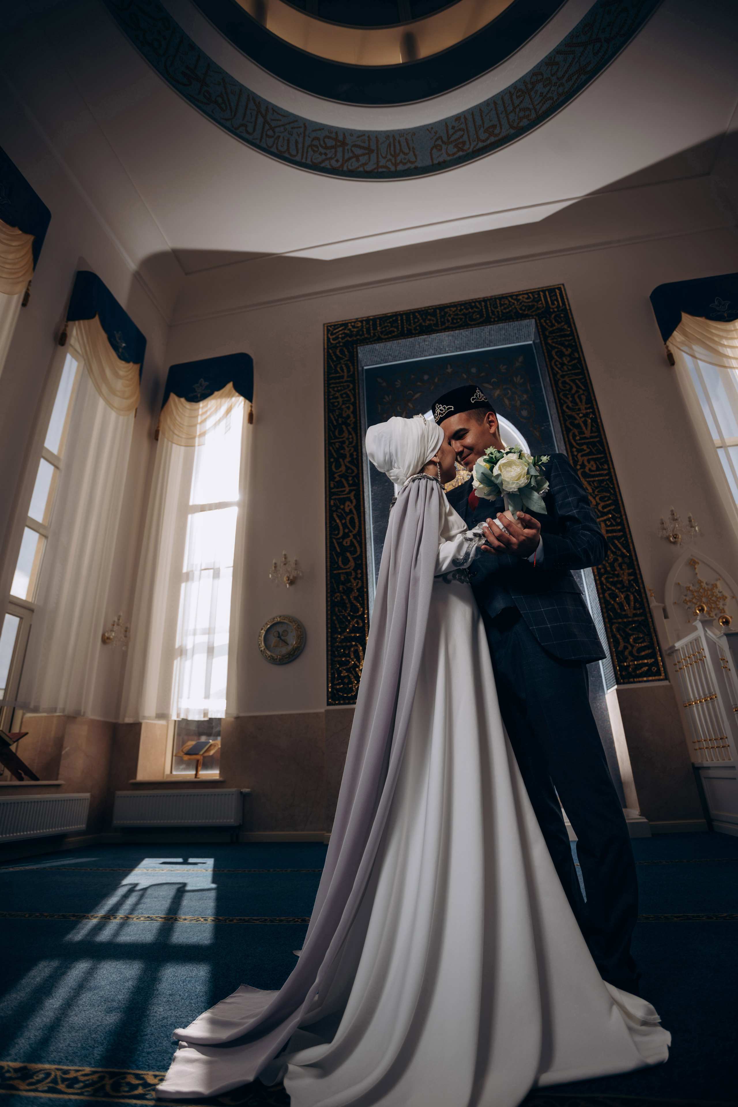 никах в мечети Иман Нуры, фотосессия в мечети Иман Нуры, фотограф на никах в Казани Ranas4you, образ невесты на никах, завязывание платка Казань, платье на никах Казань