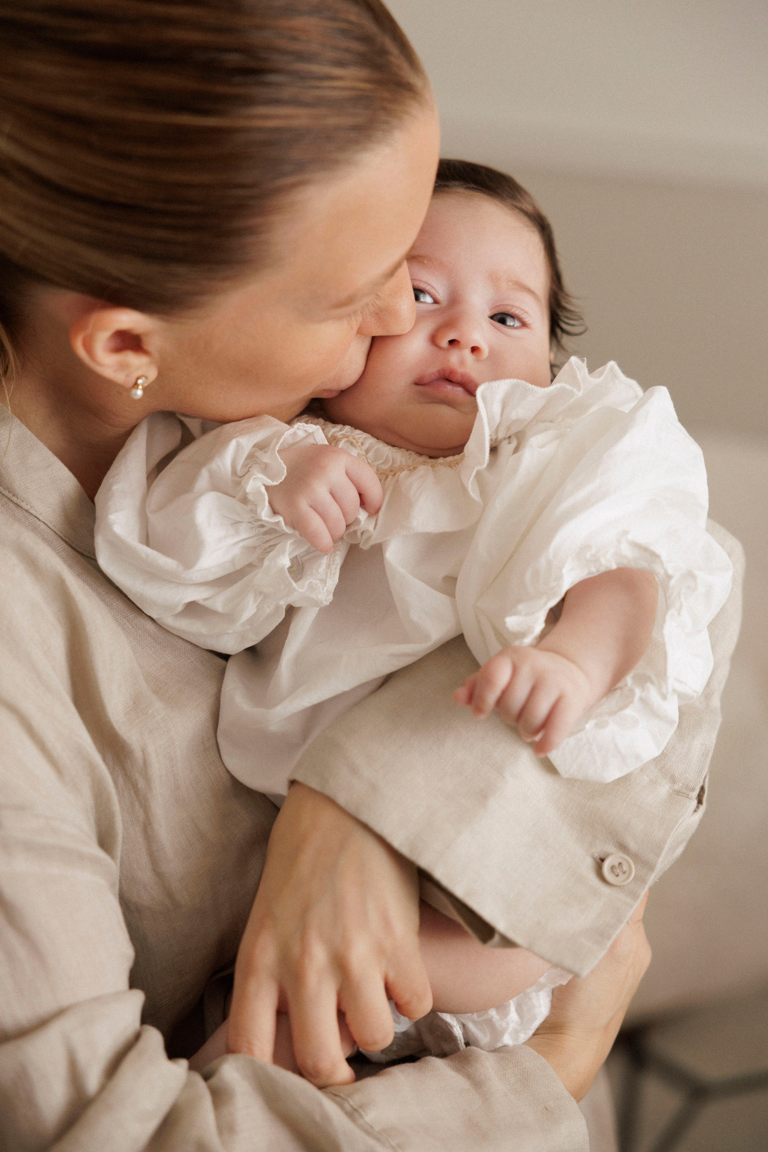 New born family photoshoot at home. Wedding and family photographer