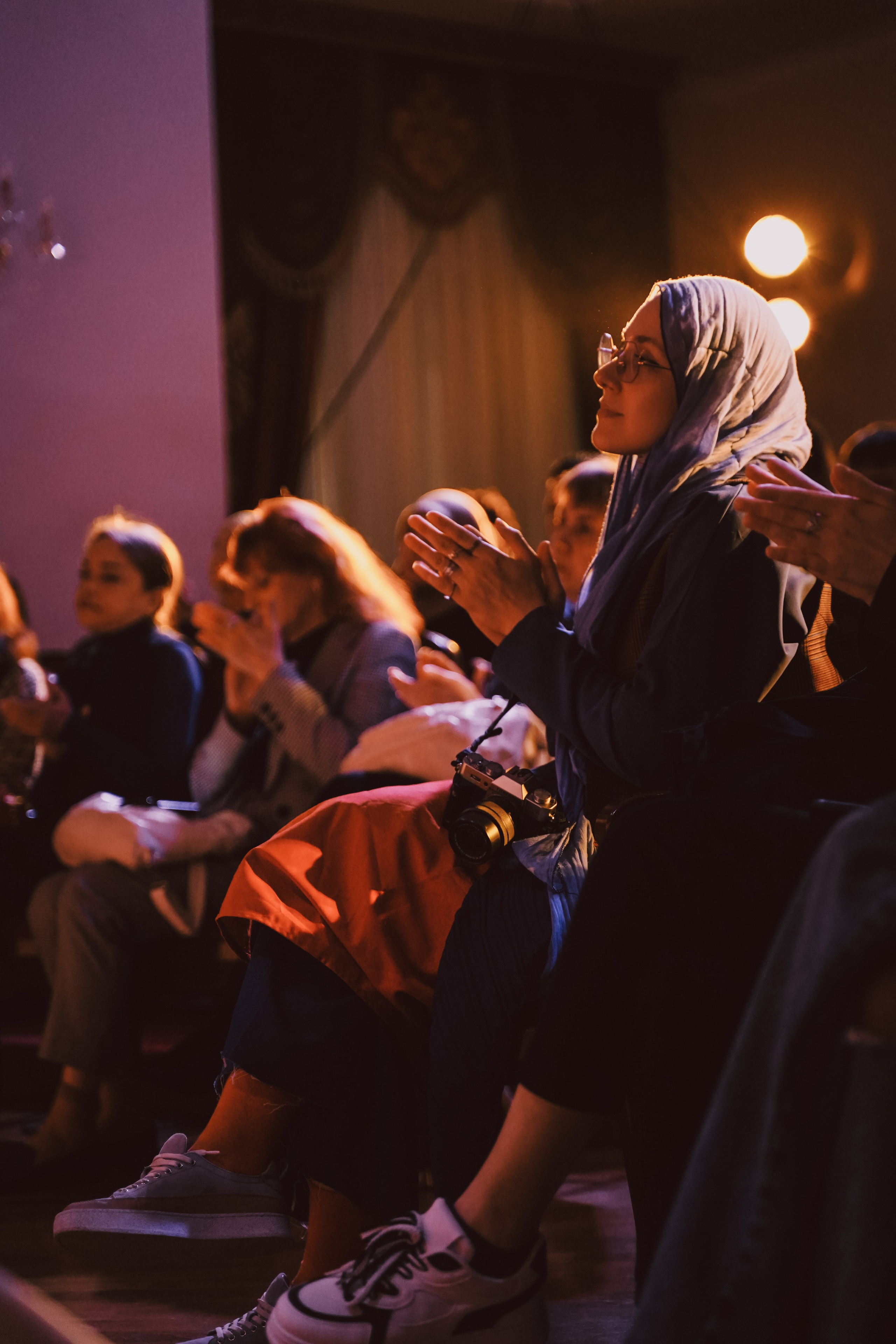 Поэтический вечер. Амина Абасова — индивидуальный фотограф в Махачкале, Дагестан