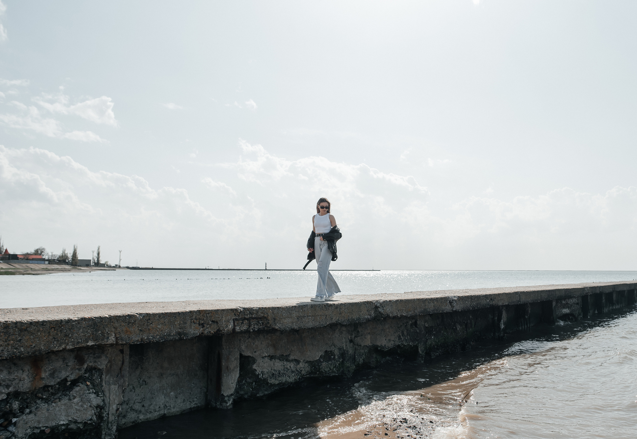 Екатерина прогулка на набережной. Детский и семейный фотограф выпускной альбом Приморско-Ахтарск