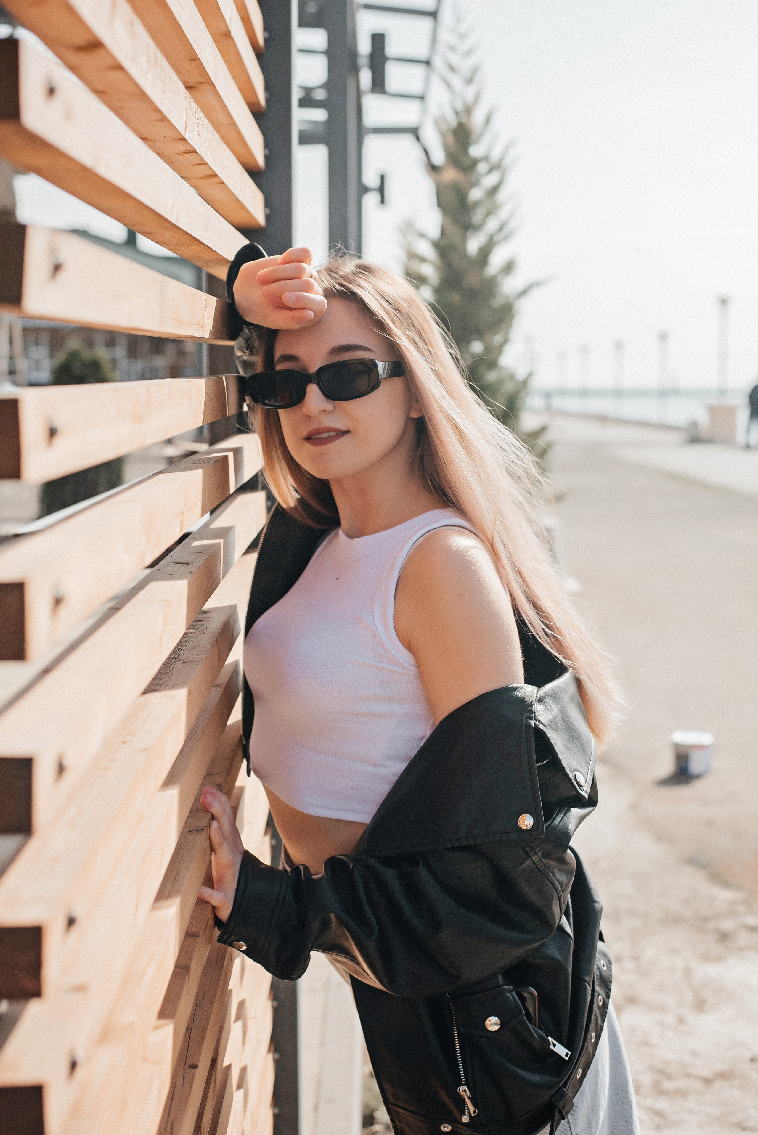 Екатерина прогулка на набережной. Детский и семейный фотограф выпускной альбом Приморско-Ахтарск