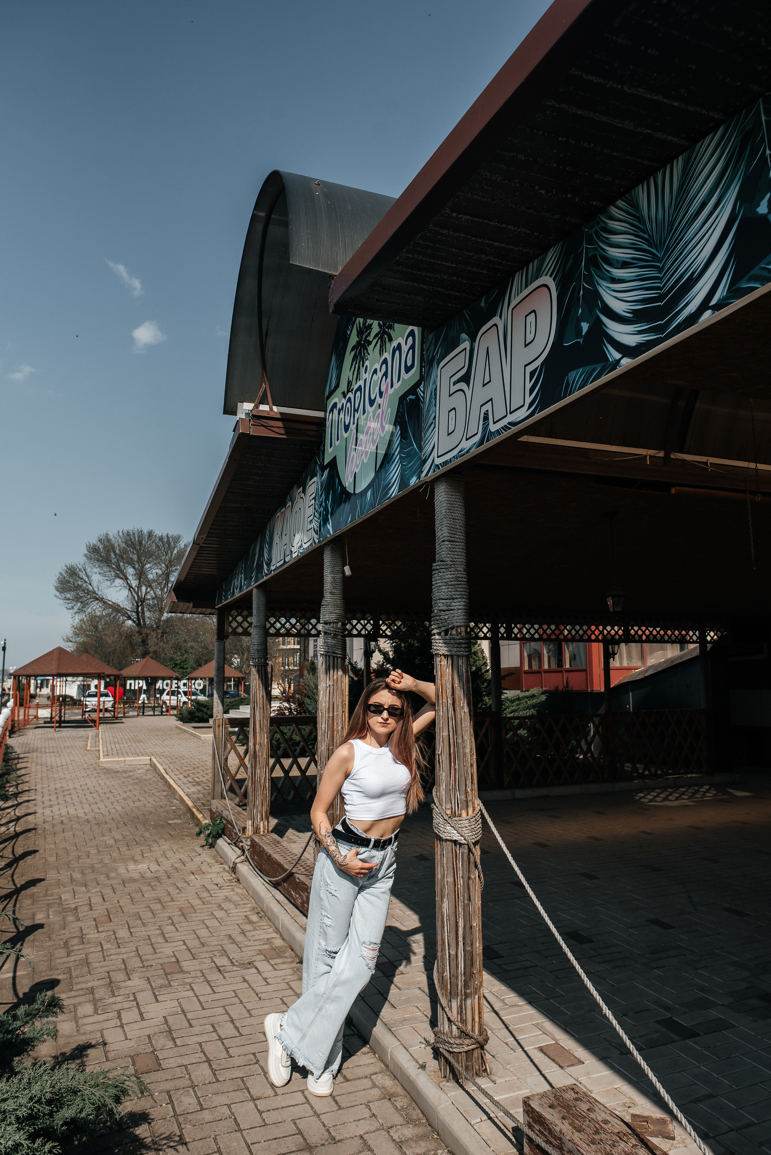 Екатерина прогулка на набережной. Детский и семейный фотограф выпускной альбом Приморско-Ахтарск