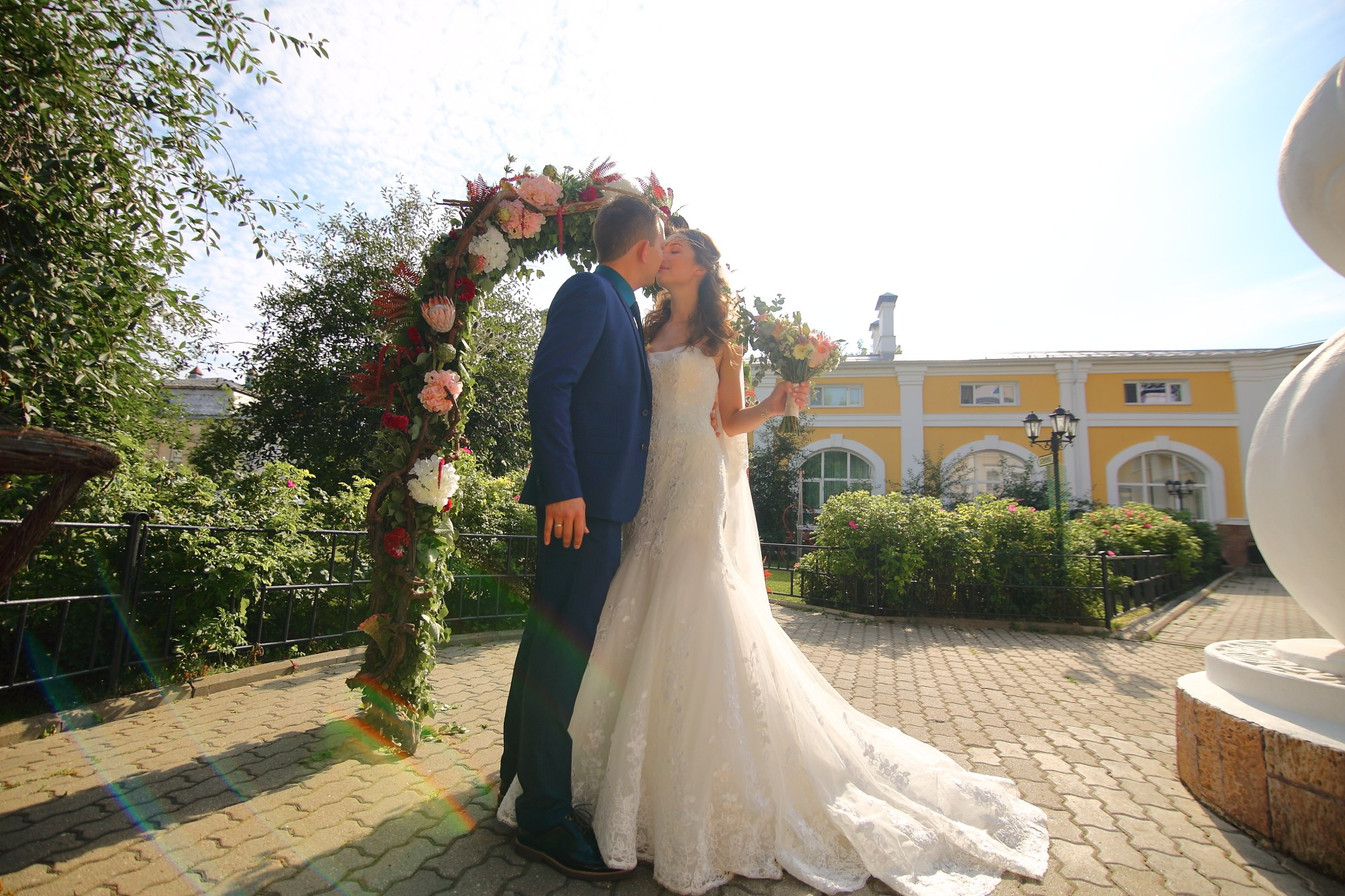 Выездная регистрация в красивом месте в Ярославле. Свадебный и репортажный фотограф в Ярославле и Санкт-Петербурге Роман Микрюков