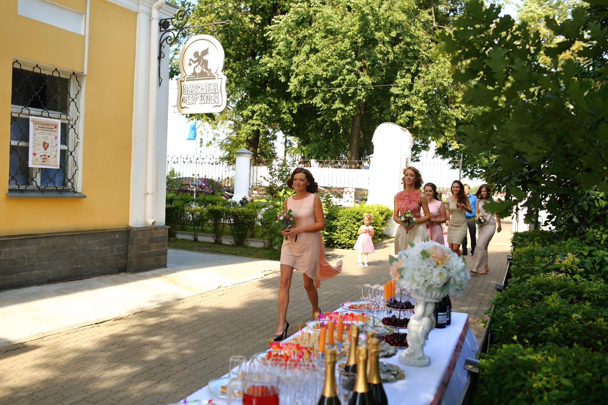 Выездная регистрация в красивом месте в Ярославле. Свадебный и репортажный фотограф в Ярославле и Санкт-Петербурге Роман Микрюков