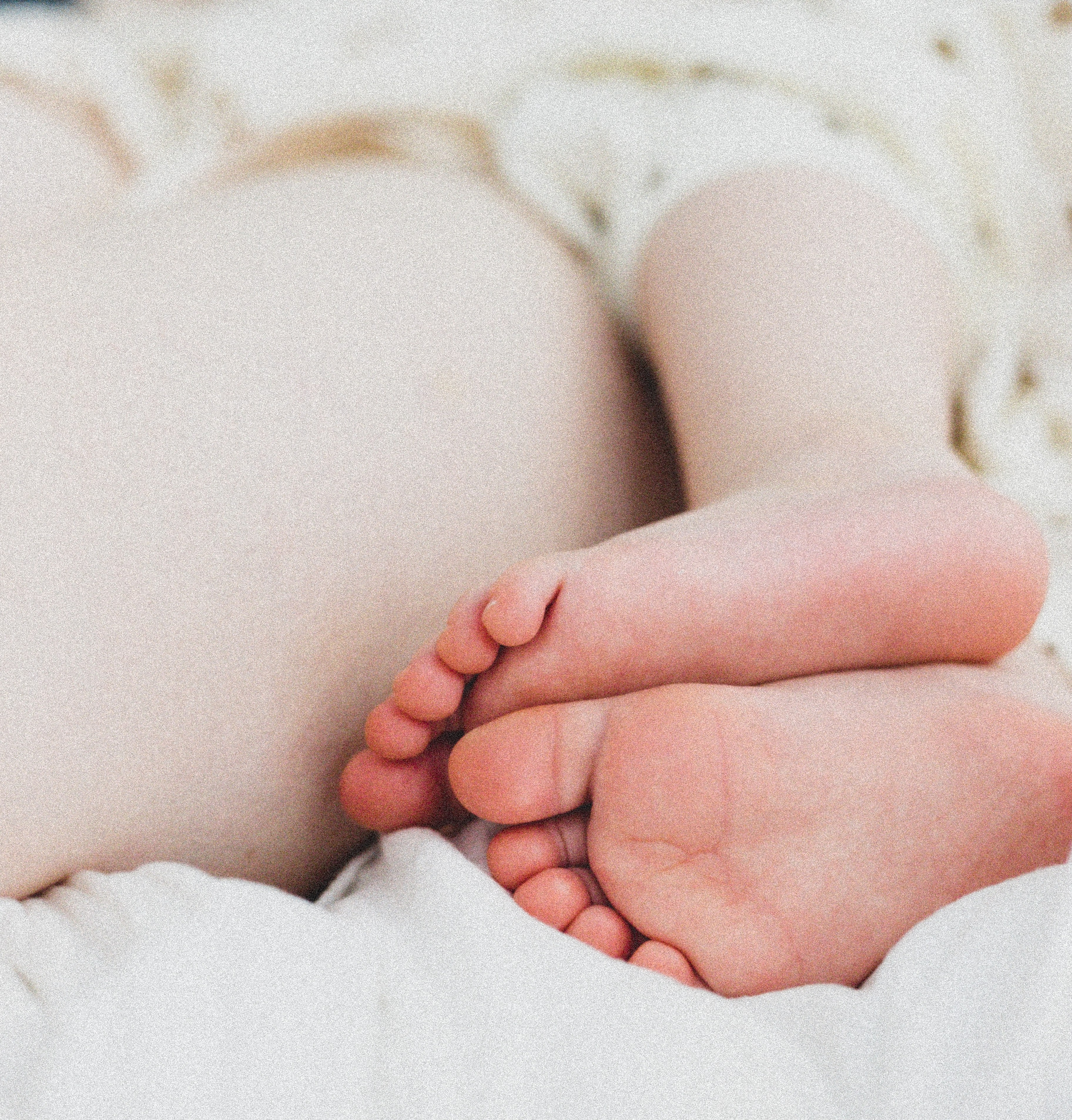 Мама и малыш lifestyle. Фотограф беременных и новорождённых в Краснодаре