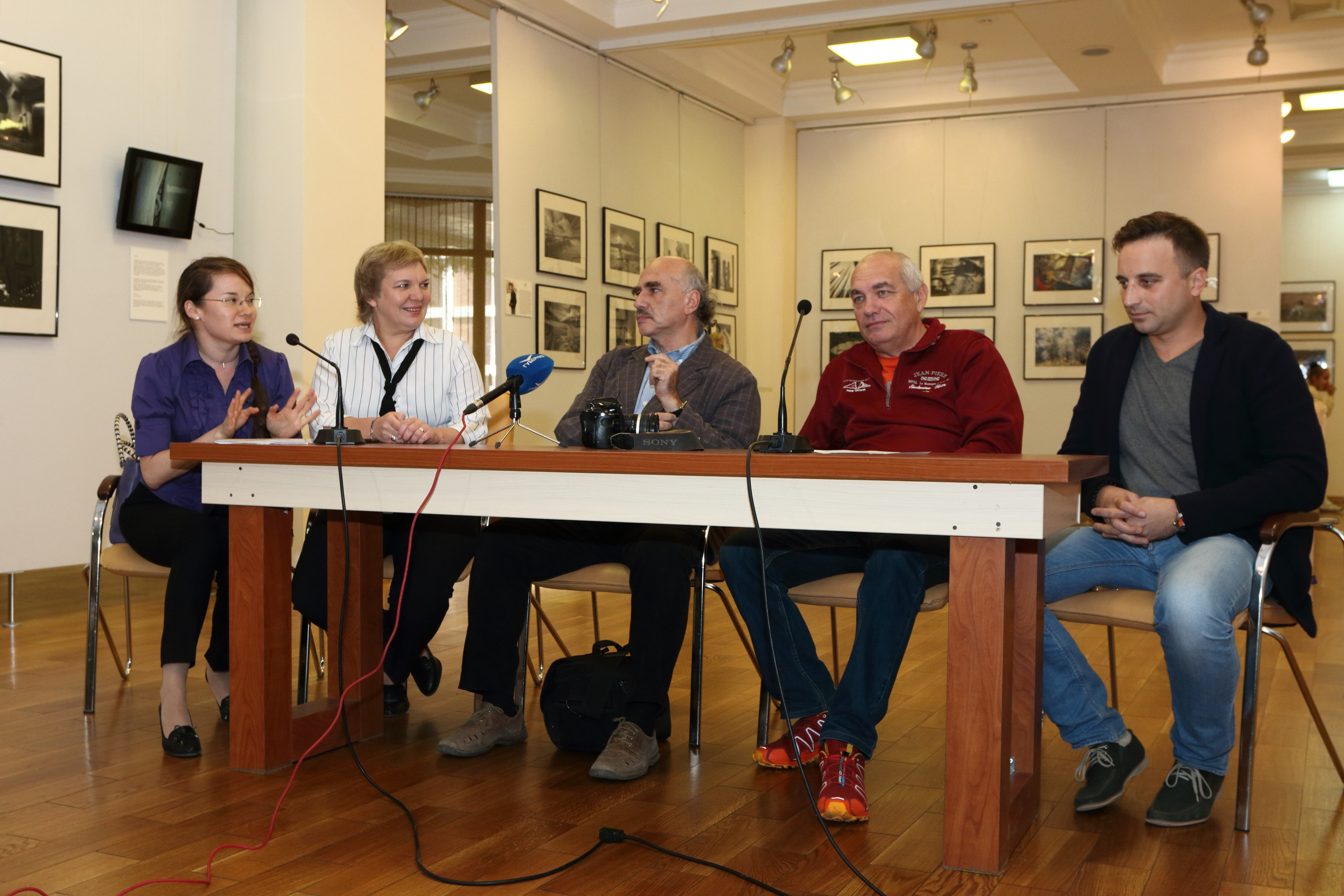 01.10.2015 Фотовыставка «24 вселенные». Фотообъединение Самарского областного отделения Союза журналистов России