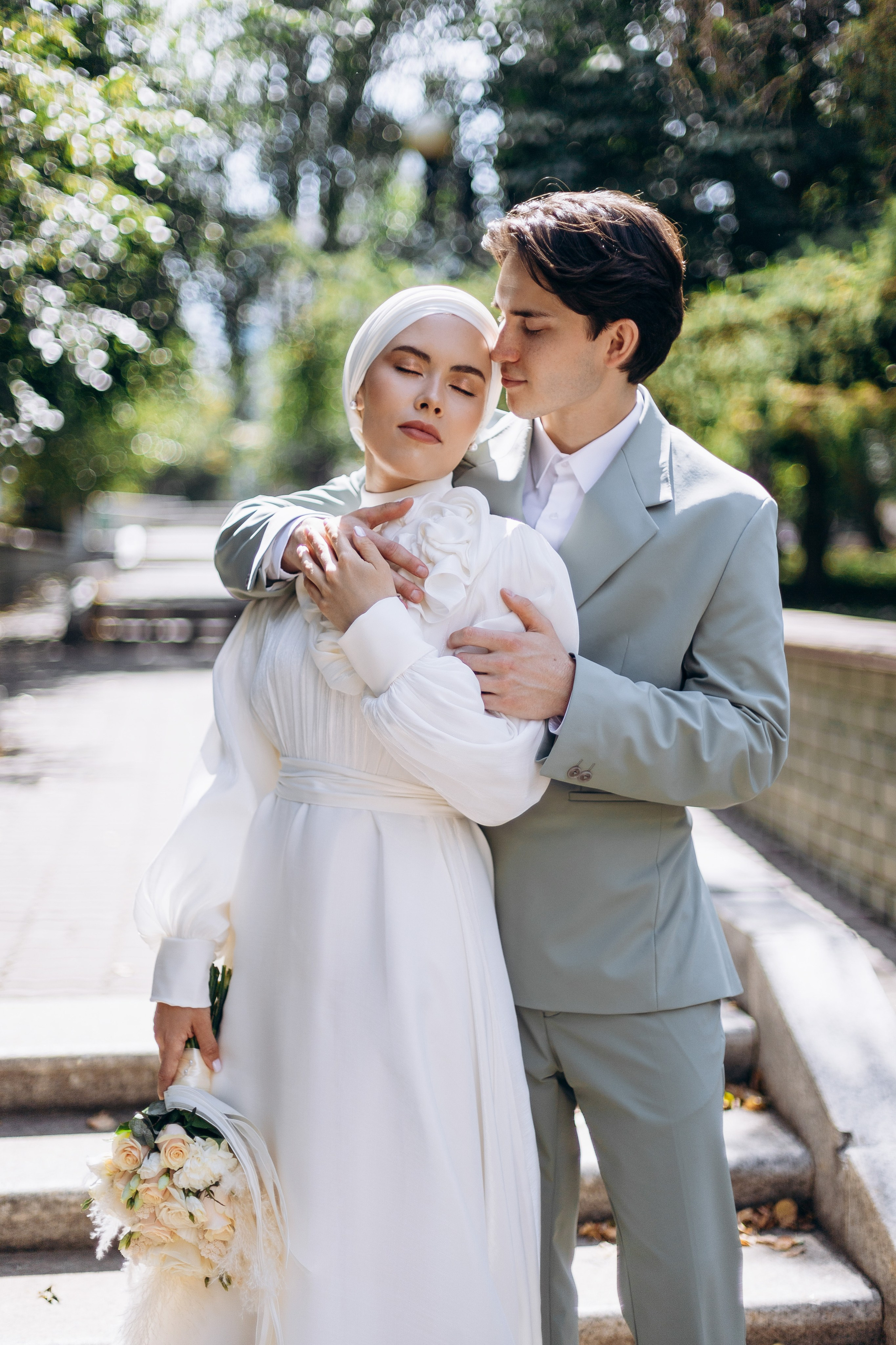 Идеи для фотосессии на никах: прогулка невесты по историческому центру Казани