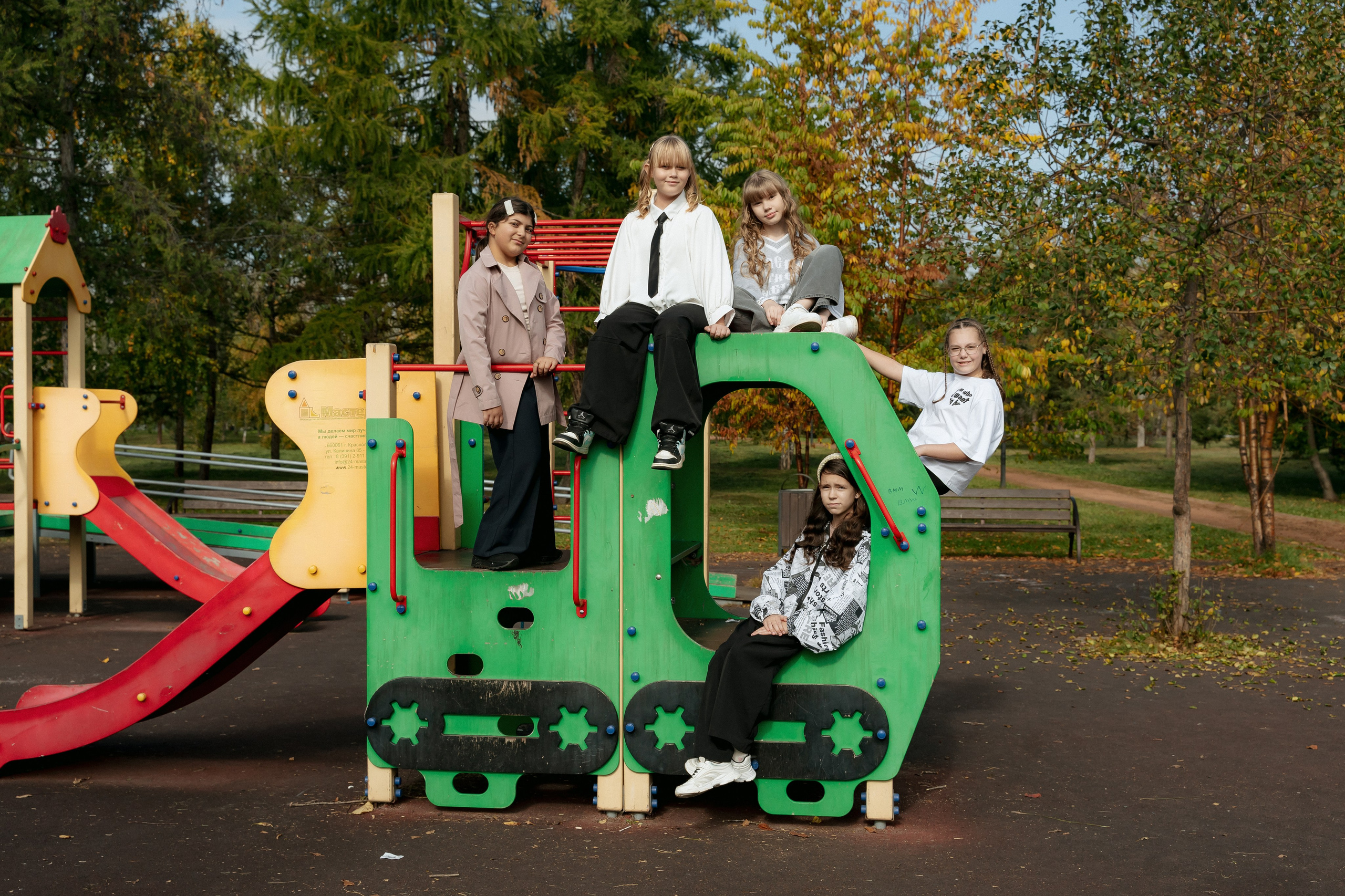 Фотосессия осенью в парке. 4 класс. Фотограф Ким Наталья в Красноярске