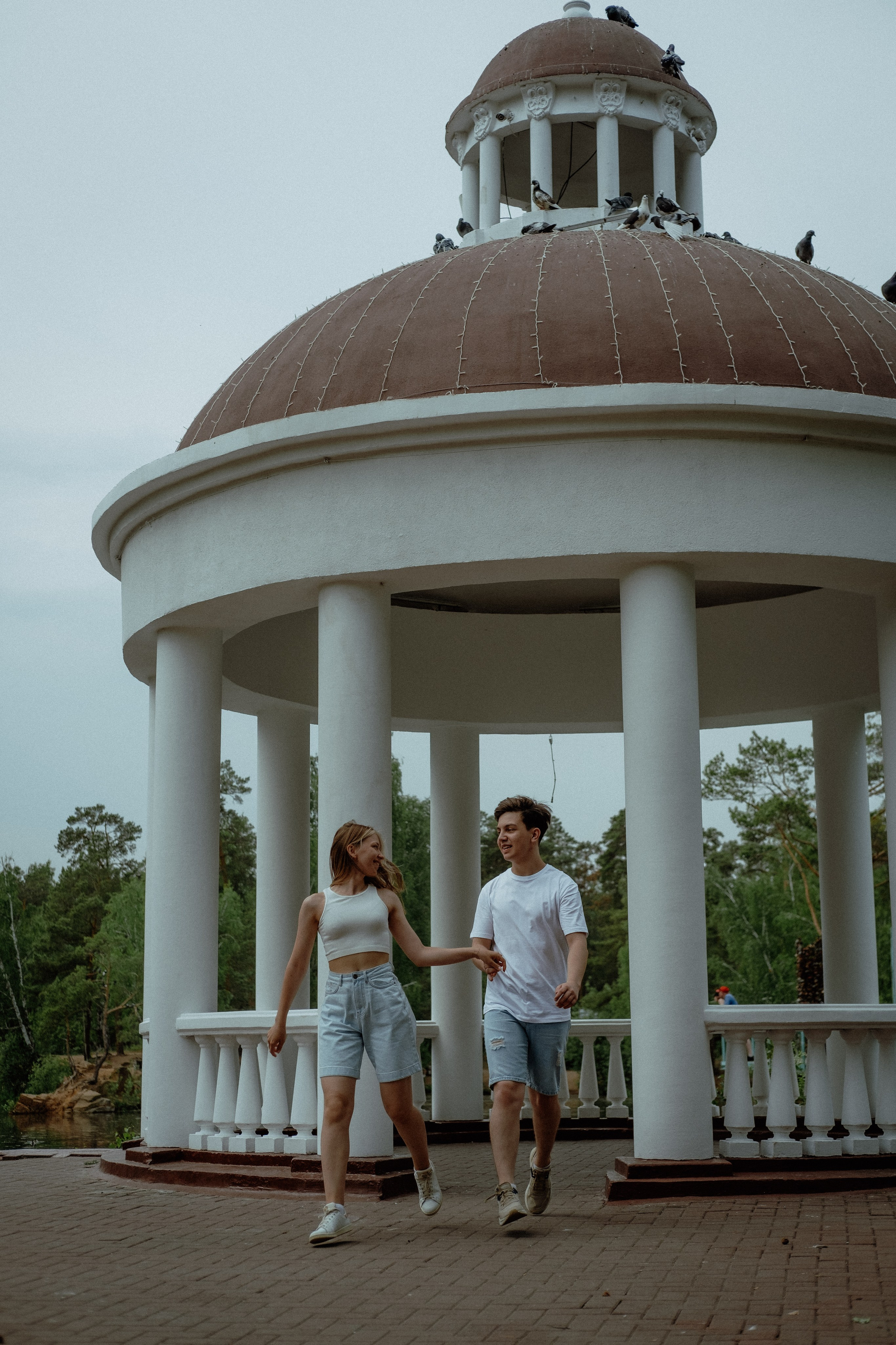 Прогулка в парке. Свадебный фотограф Челябинск