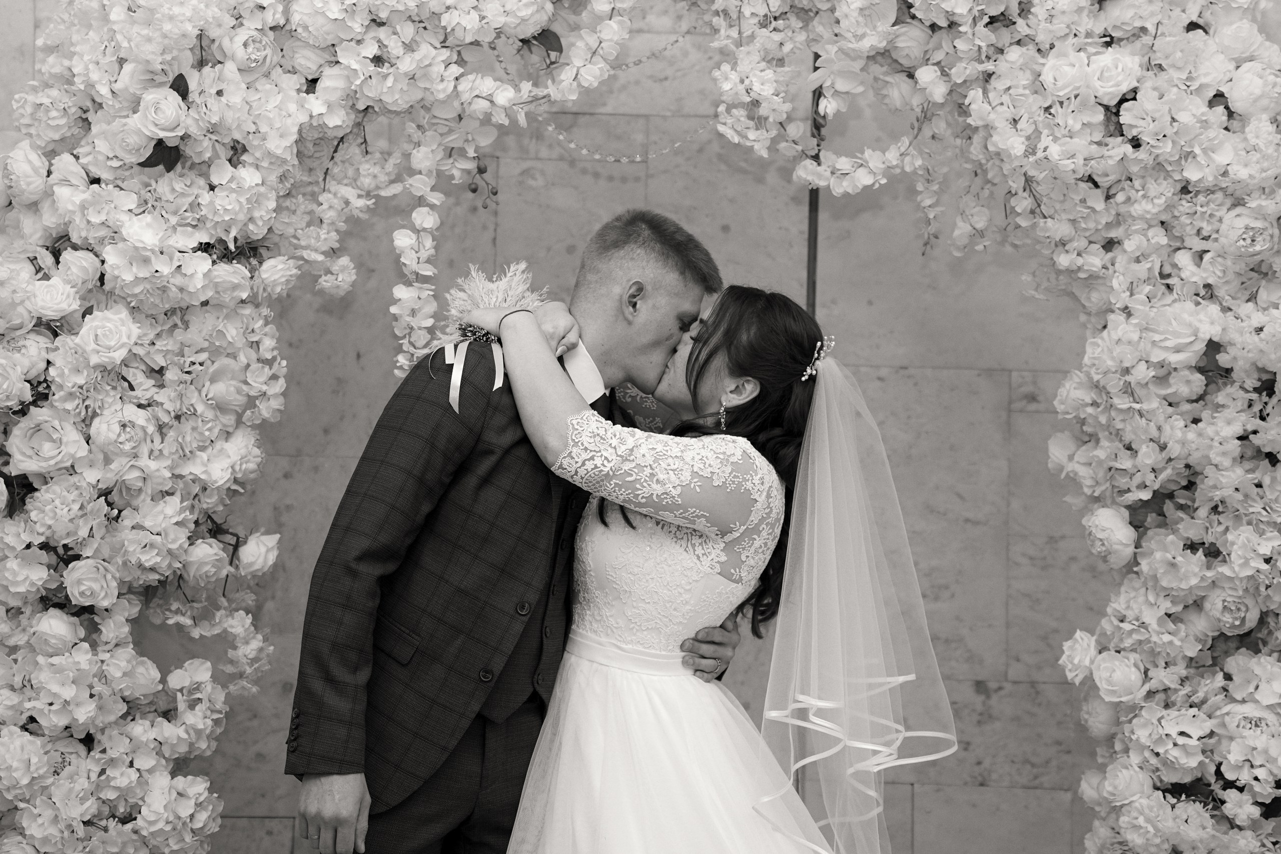 Свадебная фотосессия в Кировском ЗАГСе в Ростове-на-Дону. Фотограф Алёна Чёботова. Свадебный фотограф в Ростове-на-Дону. Таинство Крещения и Венчания, семейные фотосессии. Алёна Чёботова