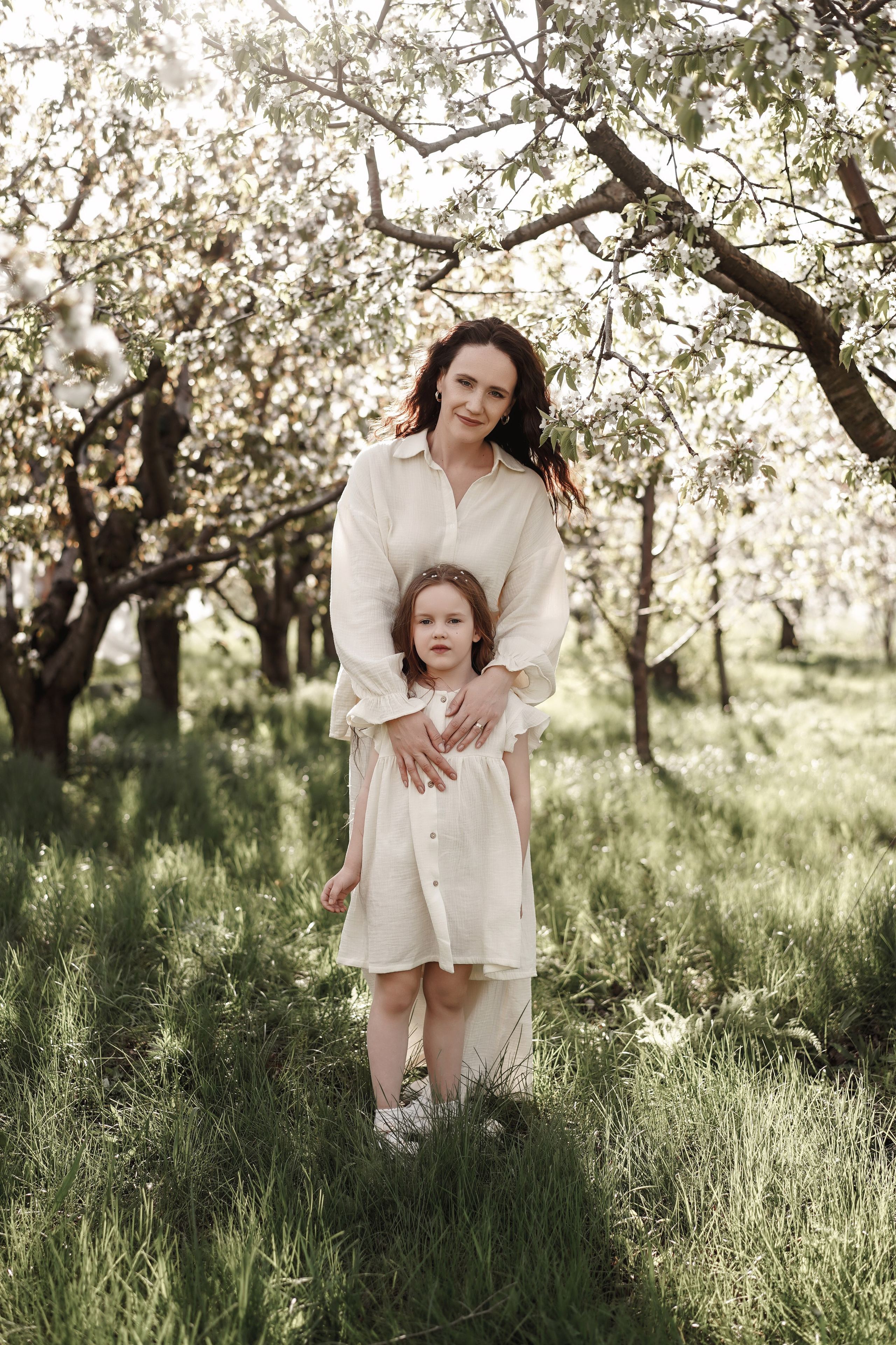 Семейная фотосессия на цветущих садах. Свадебный фотограф в Ростове-на-Дону. Таинство Крещения и Венчания, семейные фотосессии. Алёна Чёботова