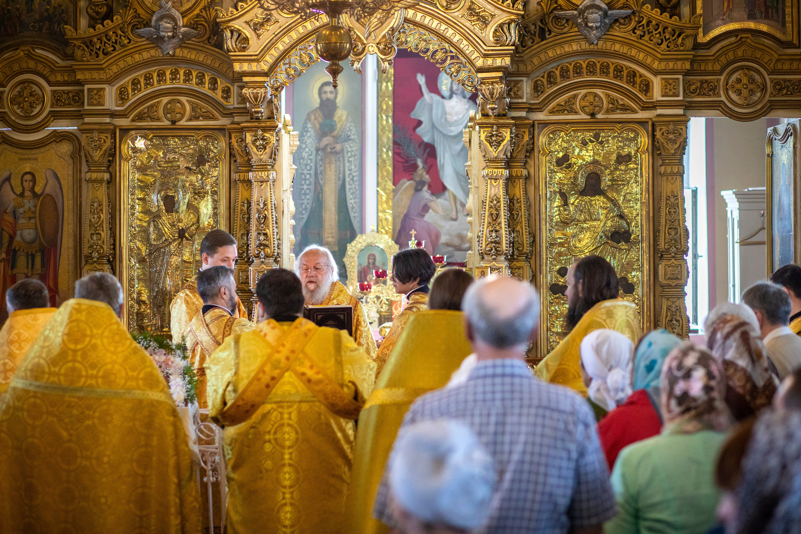 Служба епископа Александровского и Юрьев-Польского Иннокентия. Арт- фотограф Москва