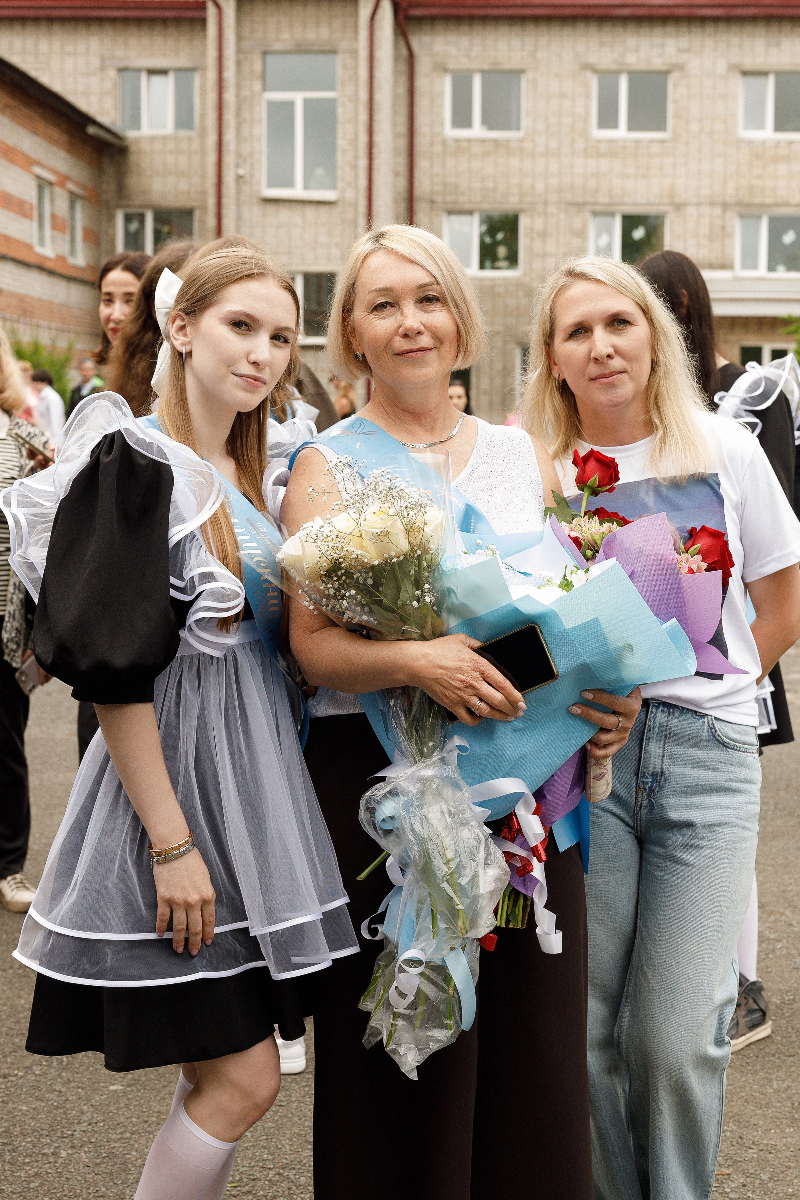 Последний звонок Гимназия Артем. Photoalbum-vl.ru