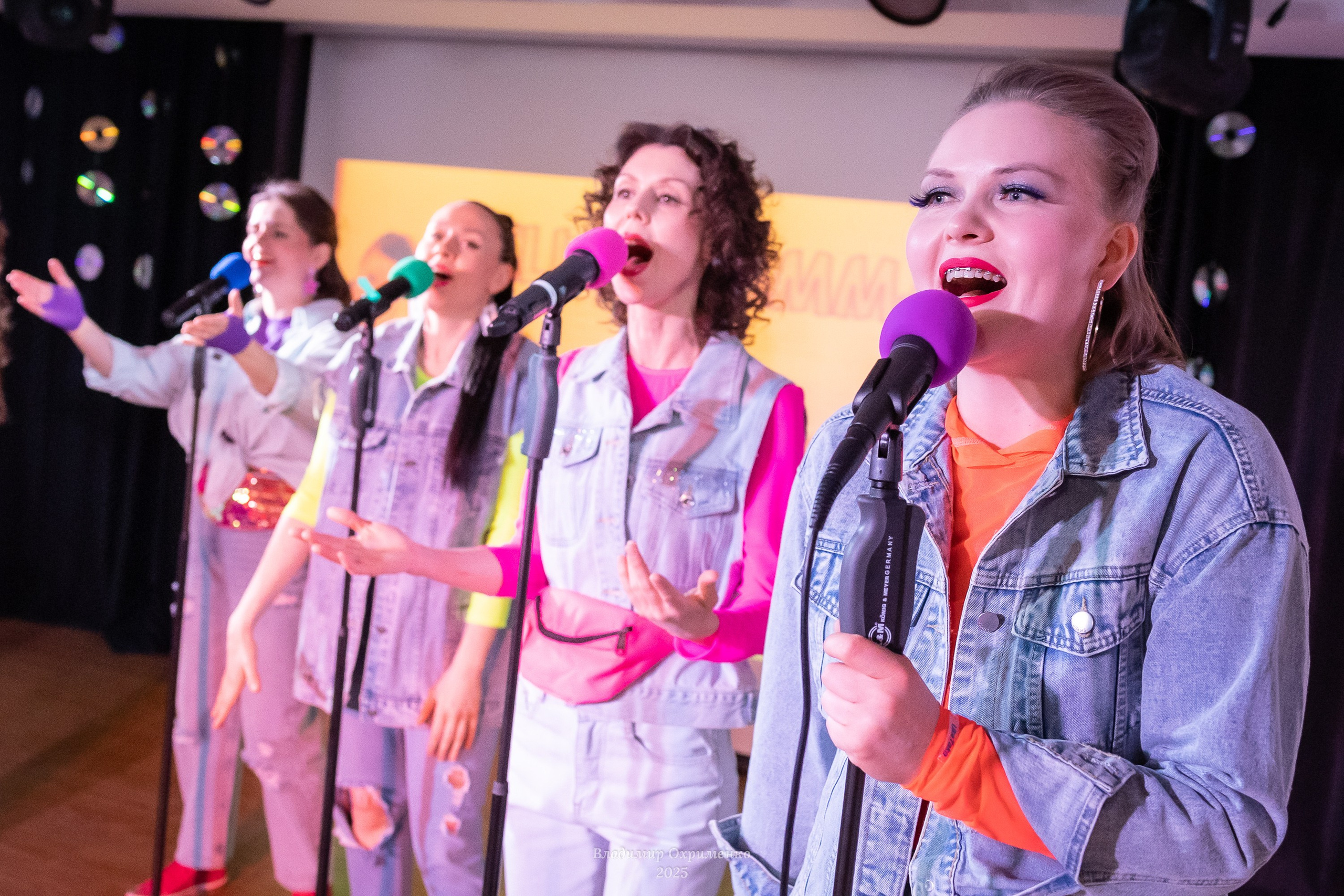 Концерт вокального коллектива Bella Mamma «Мы из 90-х». Фотограф Владимир Охрименко