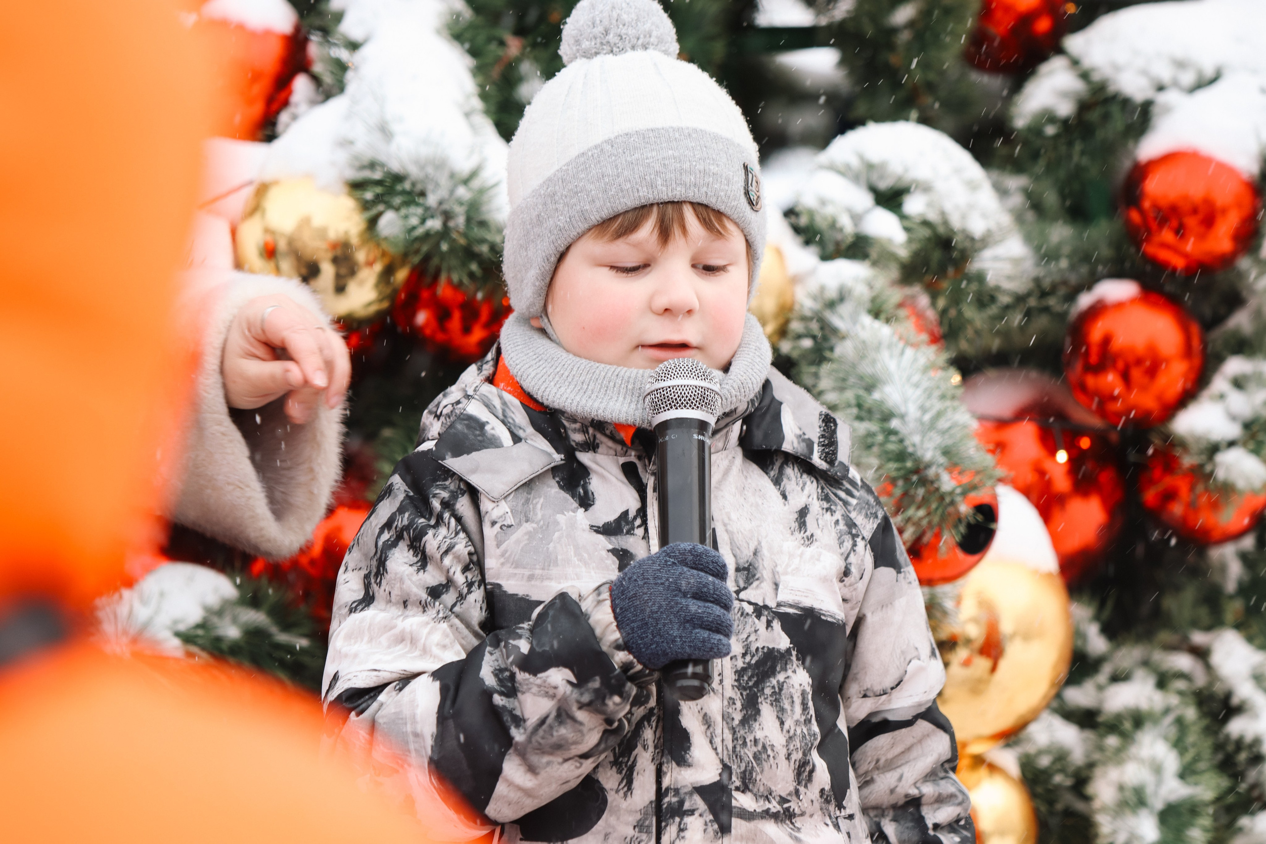 Уличные гулянья у ТЦ «Столица». Репортажный фотограф в Москве и Зеленограде Karina-vozd